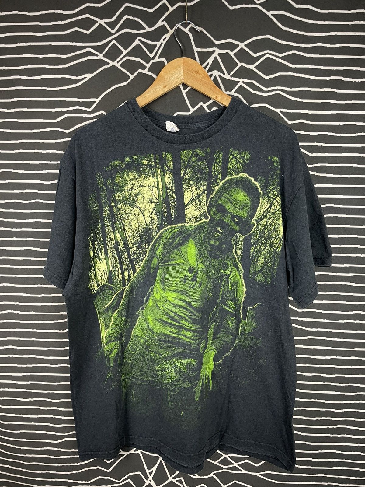 Vintage VTG Y2K Black Green Zombie Big Print T-Shirt Size US XL / EU 56 / 4 - 1 Thumbnail