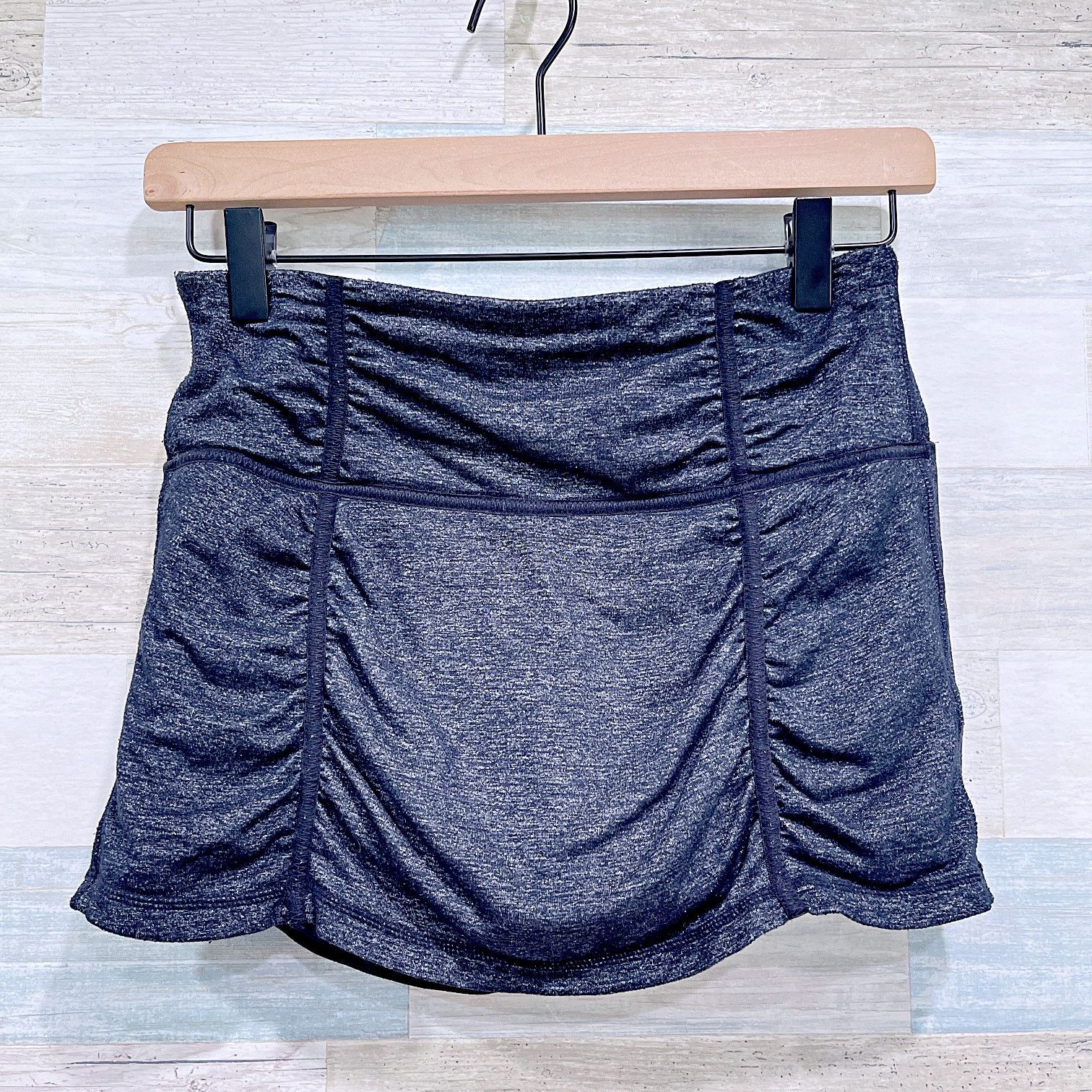 Athleta Athleta Hatha Yoga Skort Black Ruched Skirt Built in Shorts Size 25" / US 0 / IT 36 - 2 Thumbnail