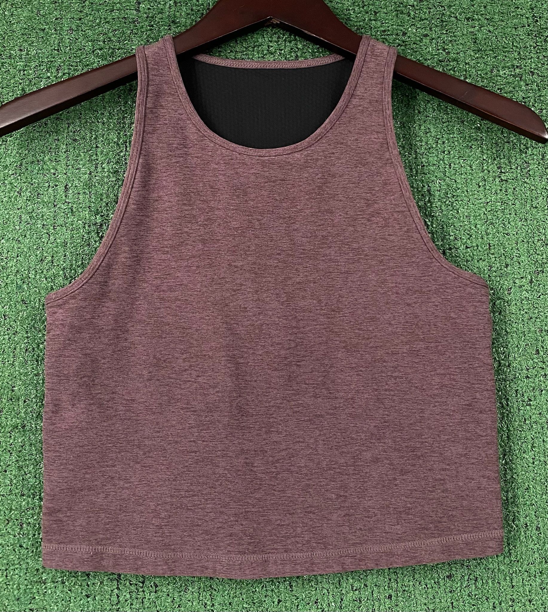 Vuori Vuori Elevation Plyo Built In Bra Tank Top Plum Small Size S / US 4 / IT 40 - 1 Thumbnail