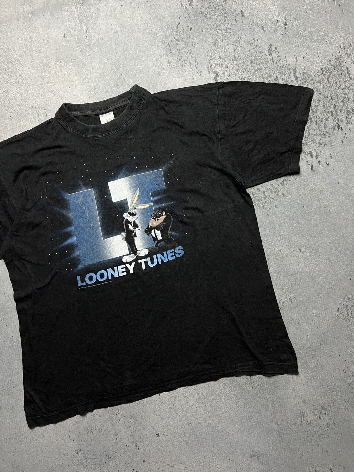 Vintage Vintage 1997 Looney Tunes Bugs And Taz Men In Black Tee Size US XL / EU 56 / 4 - 5 Thumbnail