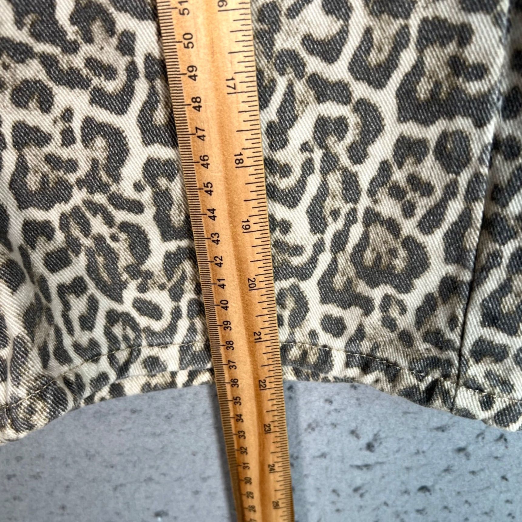 Vintage STR STR Leopard Denim Shorts Womens size 2 Cotton Bermuda Beige Leopard Pattern 90s Vintage Size 26" / US 2 / IT 38 - 6 Thumbnail