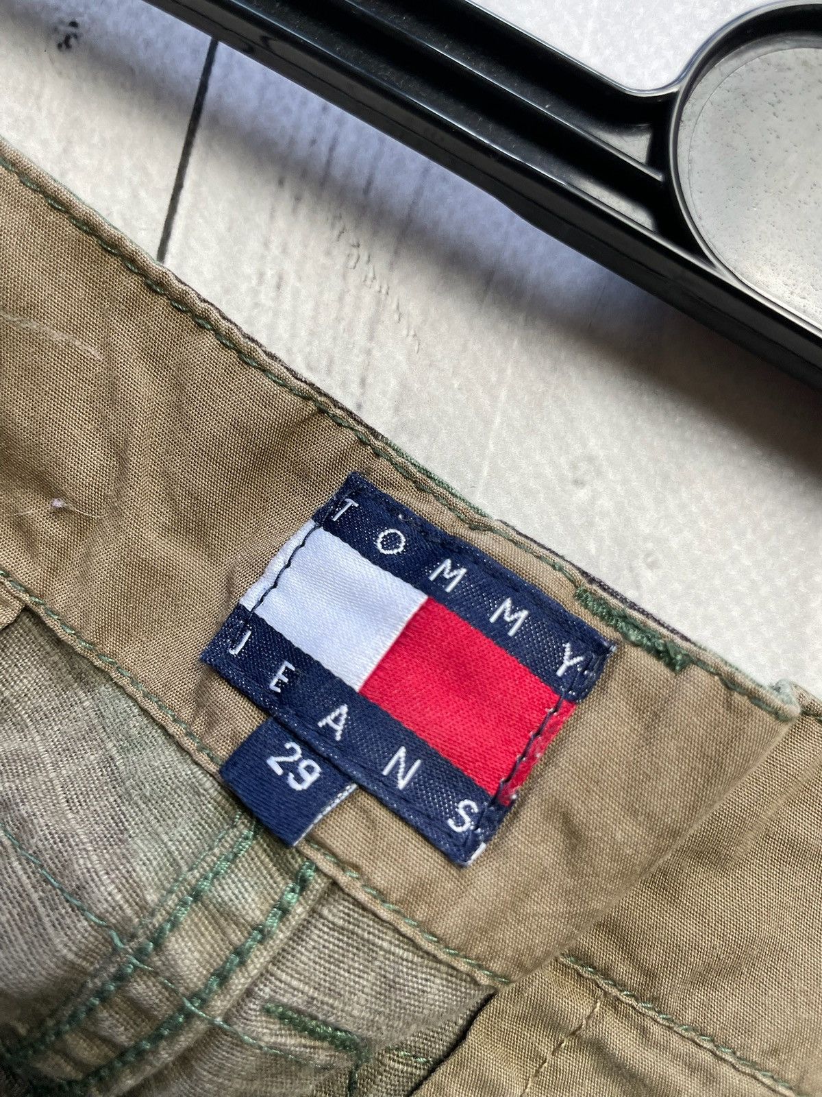 Tommy Hilfiger × Vintage Vintage Tommy Hilfiger cargo shorts camo size W29 Size US 29 - 3 Thumbnail