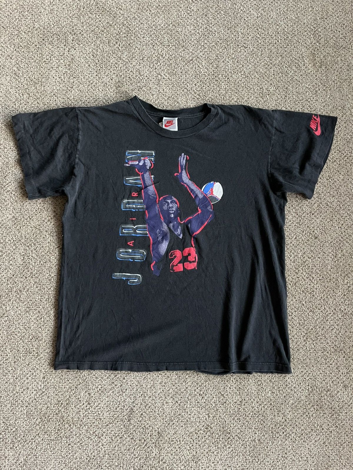 Nike Vintage Nike 1990s Micheal Jordan 23 Graphic Tee Size US S / EU 44-46 / 1 - 1 Thumbnail
