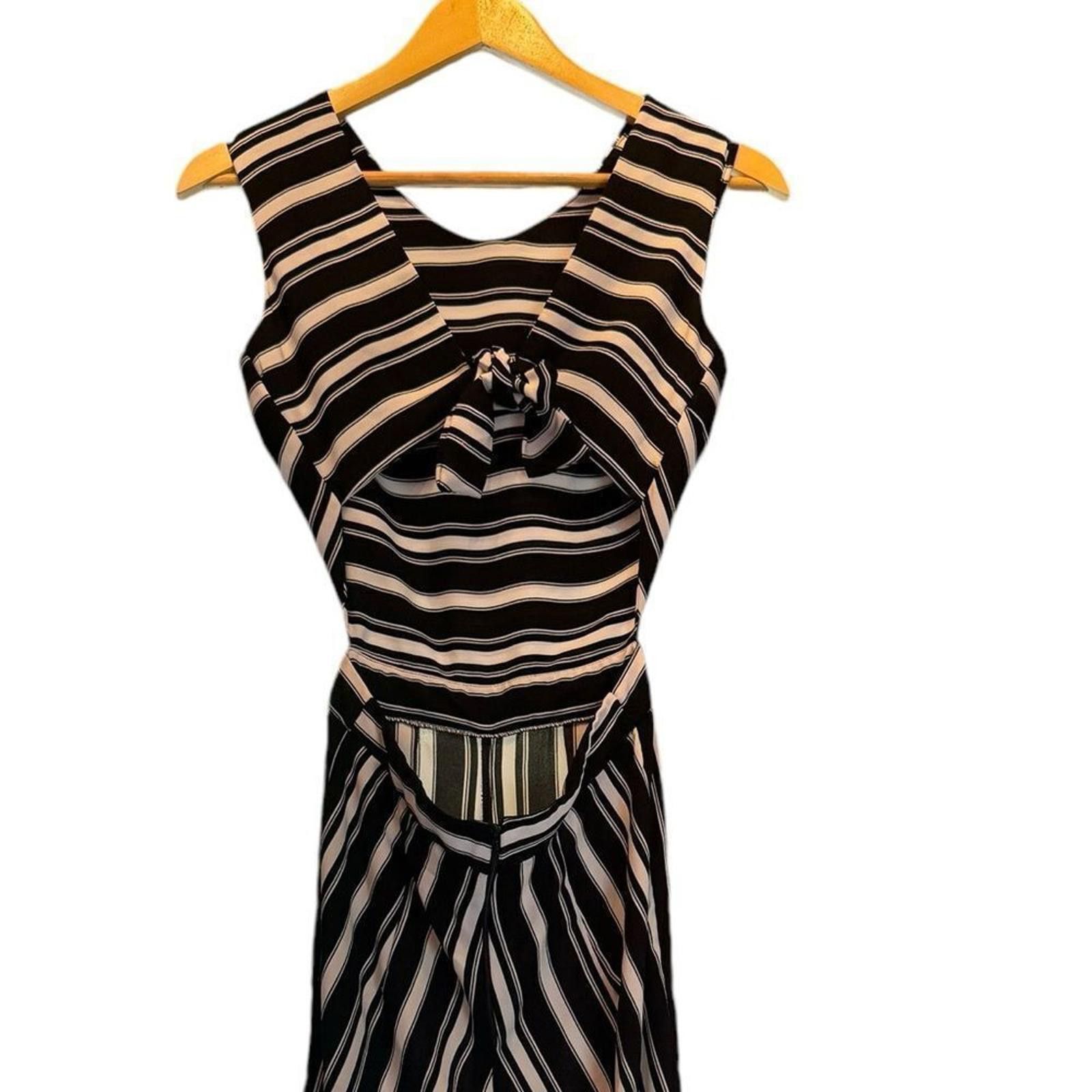 Designer Pepita Perez. Black/White Open Back Jumpsuit. Size Small. Size 28" / US 6 / IT 42 - 6 Thumbnail