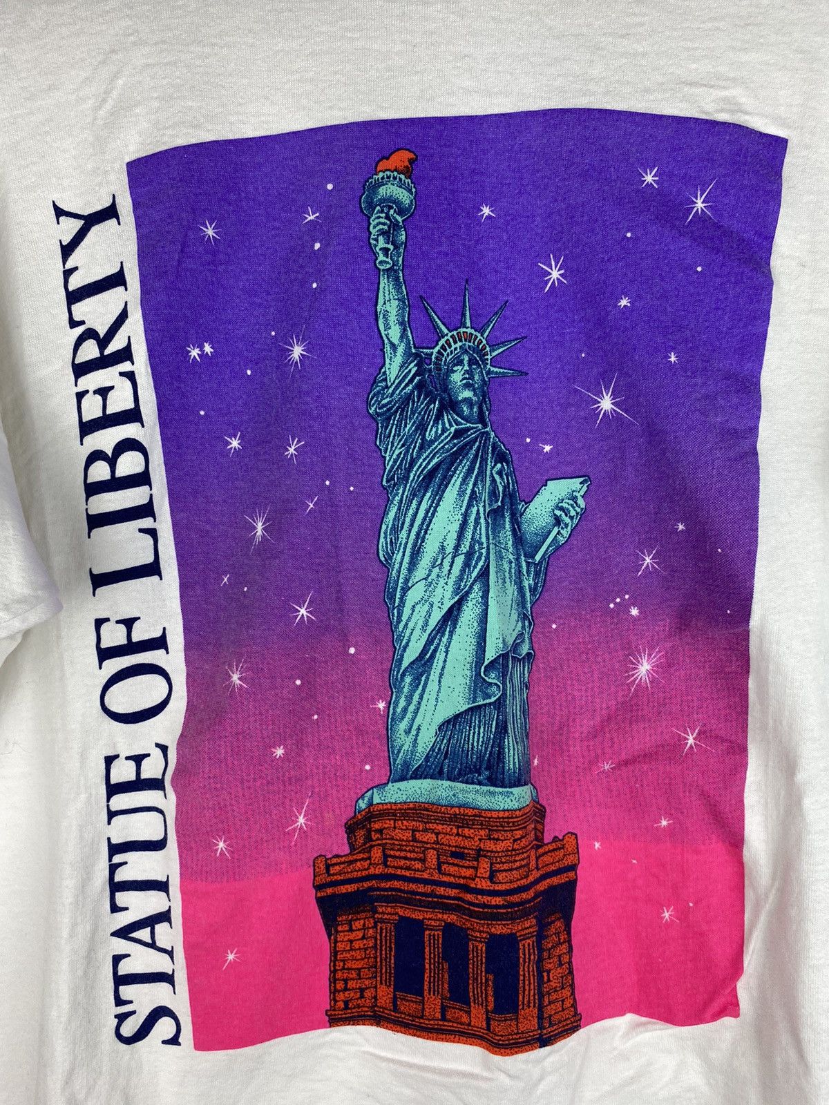Vintage Vintage Single Stitch White NYC Statue Of Liberty T shirt Size US XL / EU 56 / 4 - 3 Thumbnail
