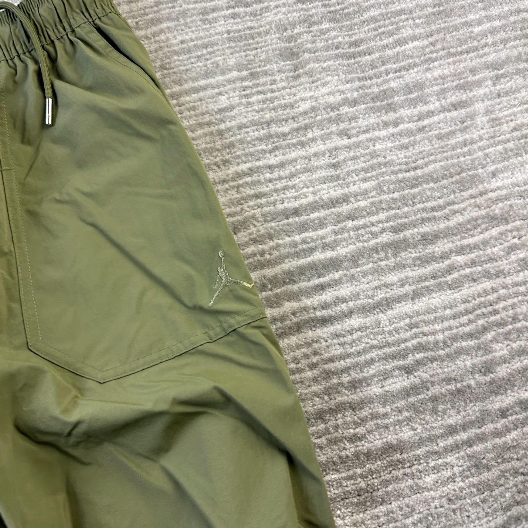 Jordan Brand Jordan Pants Mens Extra Small Beige Green Essentials Woven Jumpman Size US 27 - 4 Thumbnail