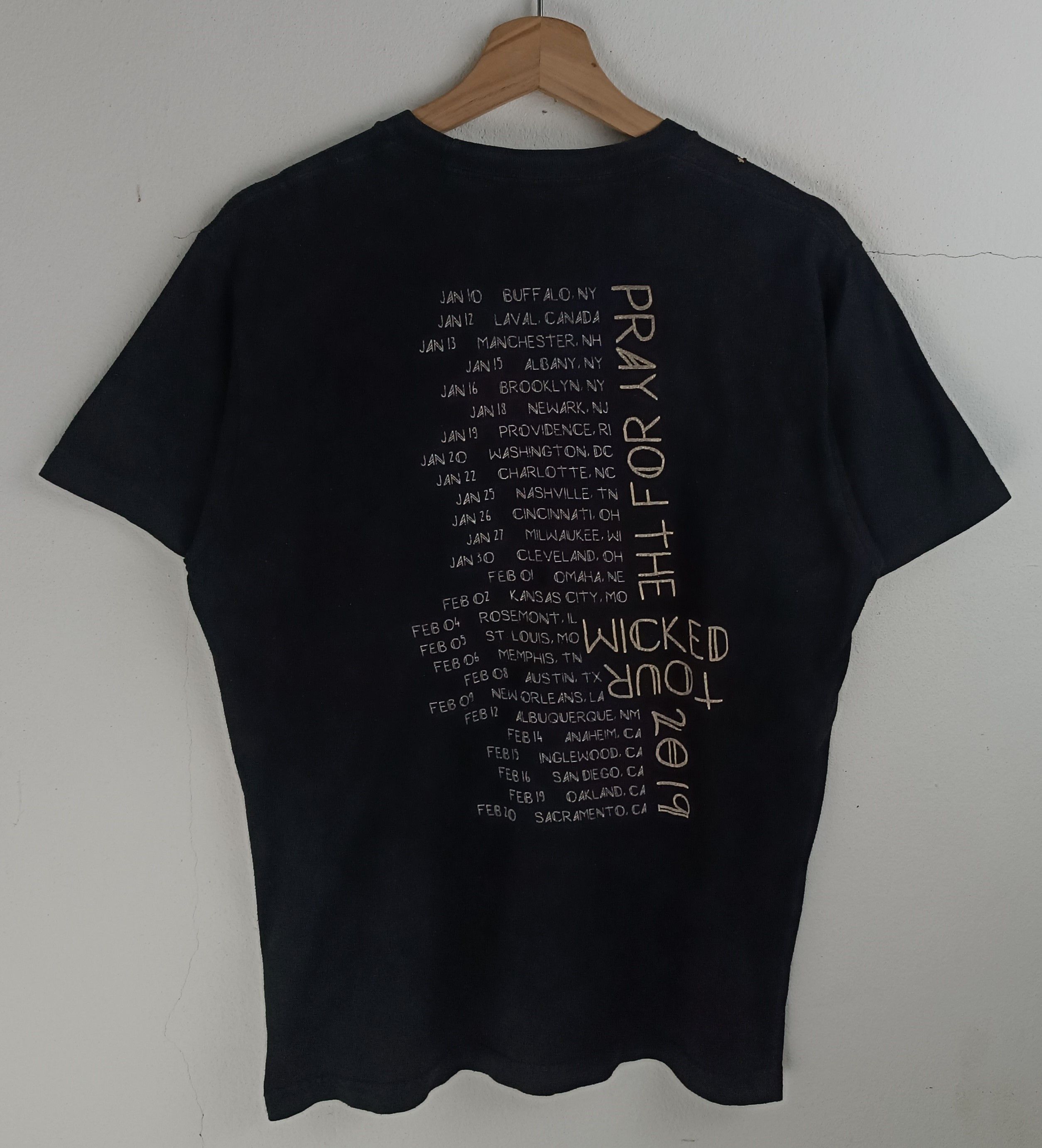 Band Tees VINTAGE 2019 PANIC AT THE DISCO TOUR TEE emo mcr afi Size US M / EU 48-50 / 2 - 4 Thumbnail