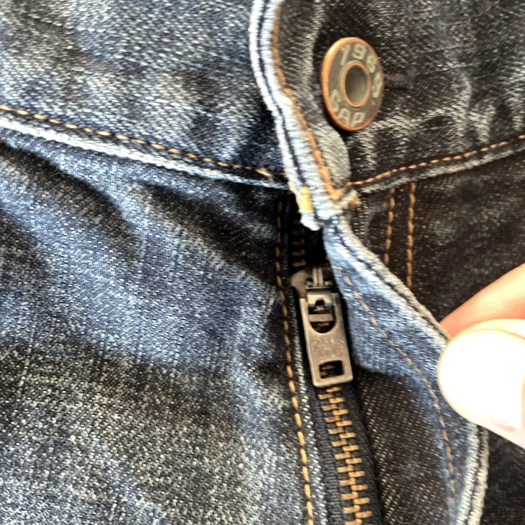 Gap VINTAGE Gap 1969 Jeans Mens 35x29 Relaxed 90s Y2K Denim Blue 5-Pocket Design Straight Jeans Mens Size US 35 - 6 Thumbnail