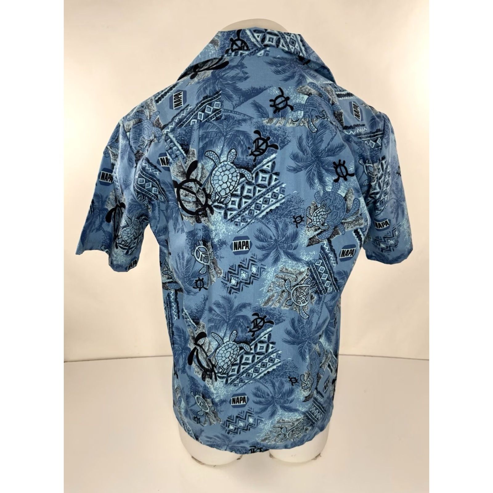 Vintage MALIHINI Napa Auto Parts Tribal Sea Turtle Hawaiian Aloha M Shirt Men Blue Short Sleeve Button-Up M Womens Boys Girls Size US M / EU 48-50 / 2 - 4 Thumbnail