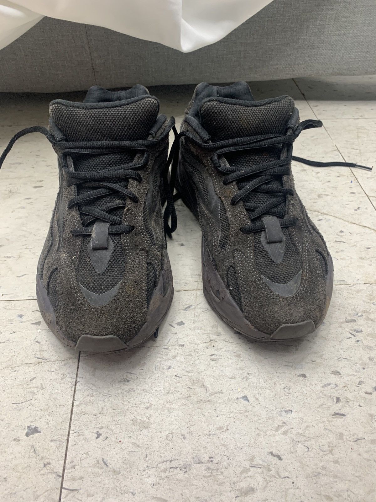 Adidas Yeezy 700 V2 Size US 8 / EU 41 - 4 Thumbnail