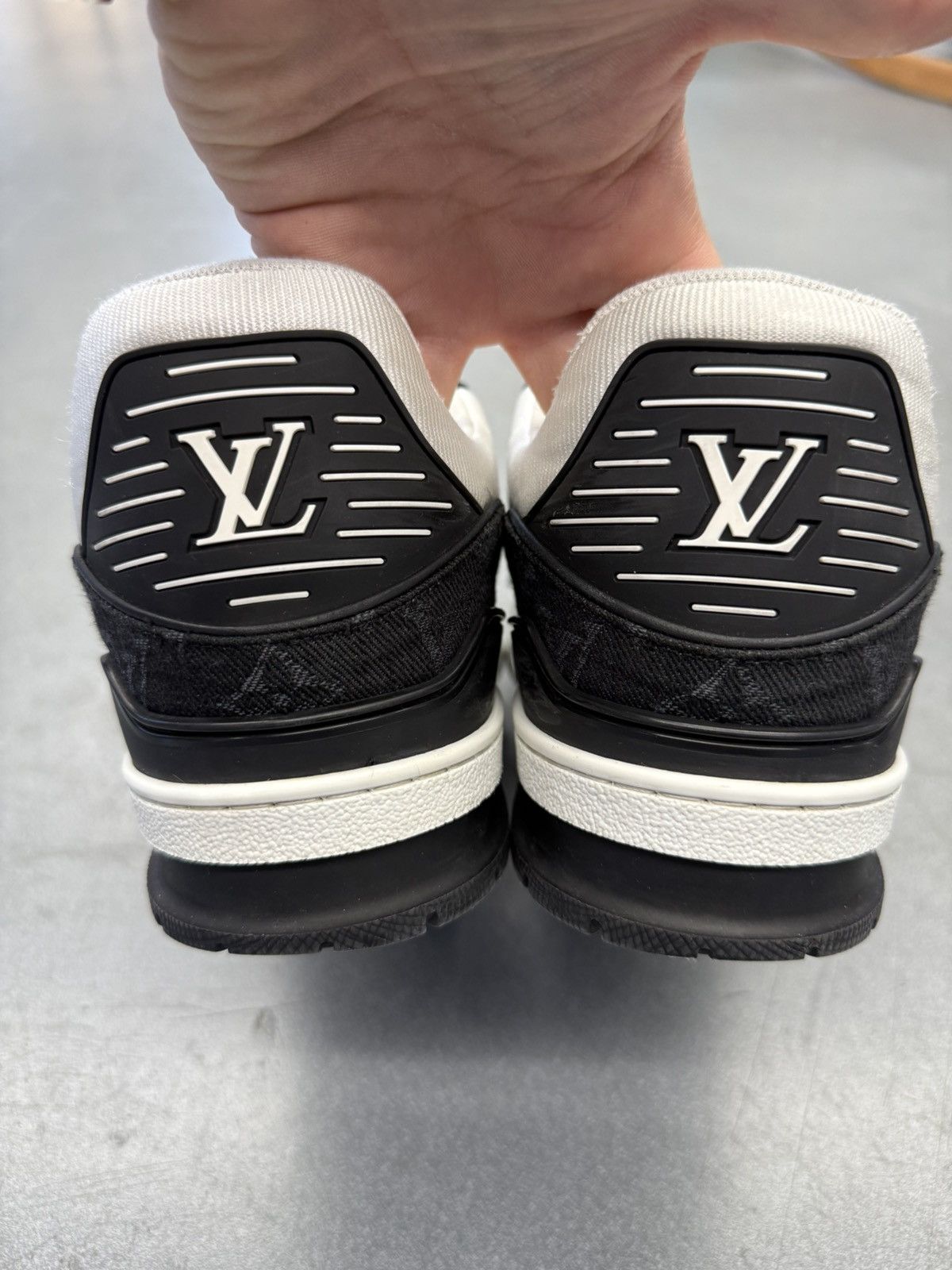 Louis Vuitton Louis Vuitton LV Trainer White Black Size LV 8.5 / US 9.5 Size US 9.5 / EU 42-43 - 6 Thumbnail