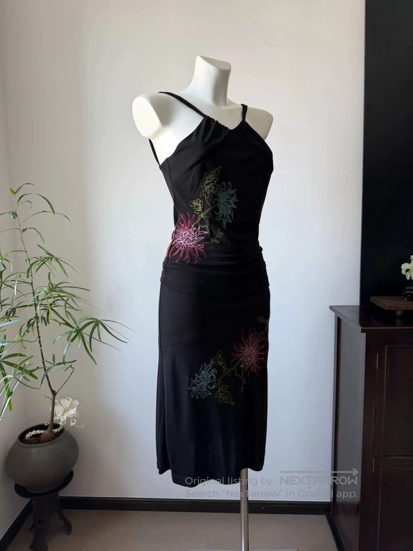 Bcbgmaxazria BCBG Chinese Neckline Embroidery Set. Size M / US 6-8 / IT 42-44 - 3 Thumbnail