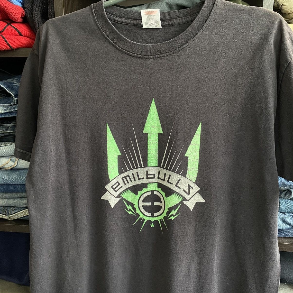 Band Tees Vintage EmilBullz oceanic tour 2011 bug logo faded tee Size US L / EU 52-54 / 3 - 2 Thumbnail