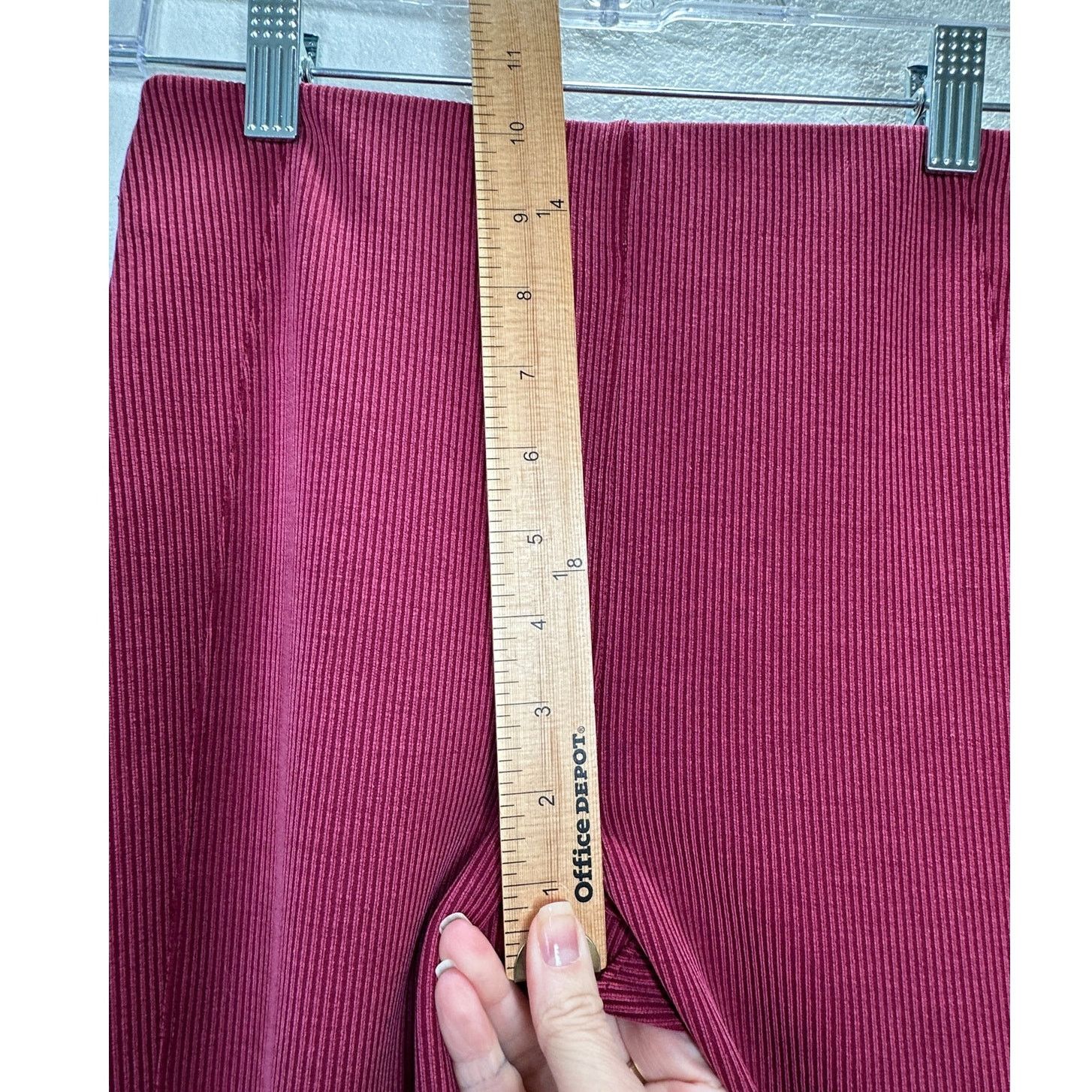 Lululemon Lululemon Dark Pink Softstreme Ribbed Zip Flared Pant 4 Size 27" / US 4 / IT 40 - 13 Thumbnail