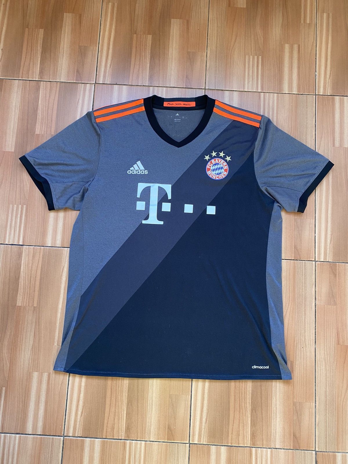Vintage Adidas BAYERN MUNICH 2016 2017 Football Shirt Soccer Jersey Size US M / EU 48-50 / 2 - 2 Thumbnail