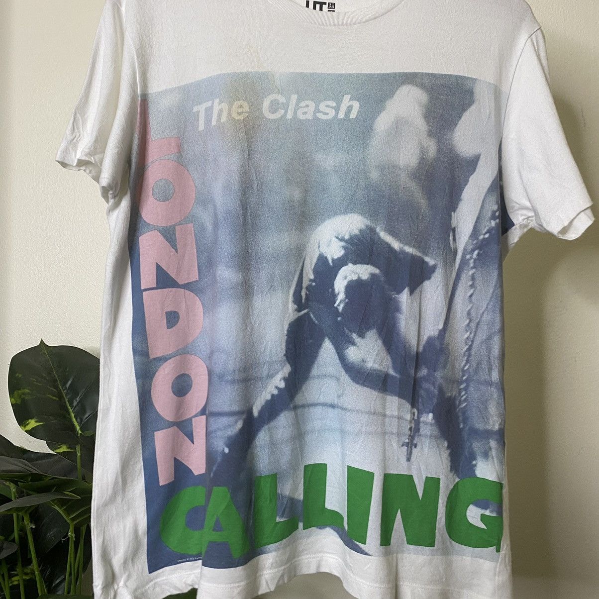 Band Tees × Japanese Brand The Clash London Calling x Uniqlo UT Tee Size US M / EU 48-50 / 2 - 2 Thumbnail