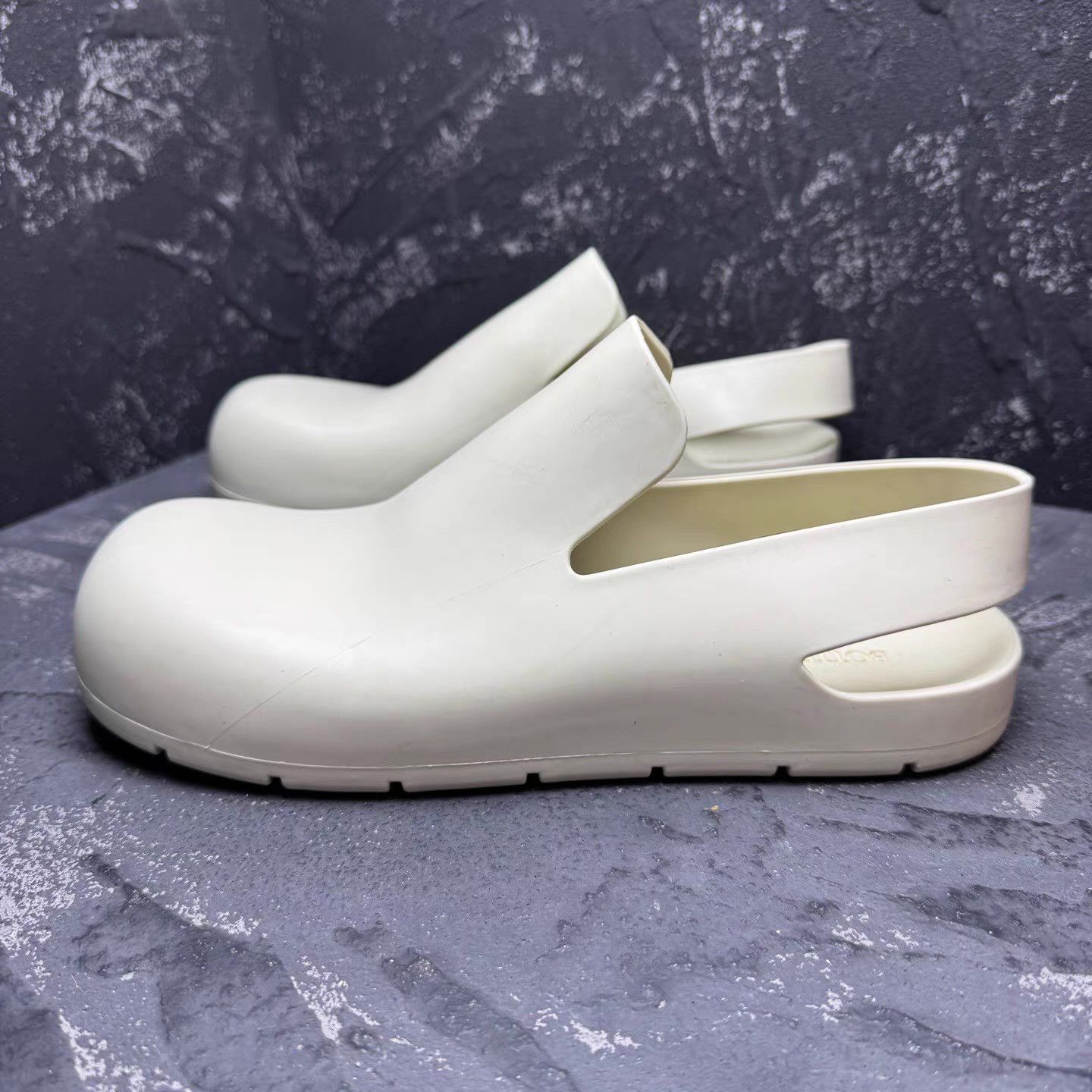 Bottega Veneta Bottega Veneta White Slide Sandals Q10 Size US 7 / IT 37 - 6 Thumbnail