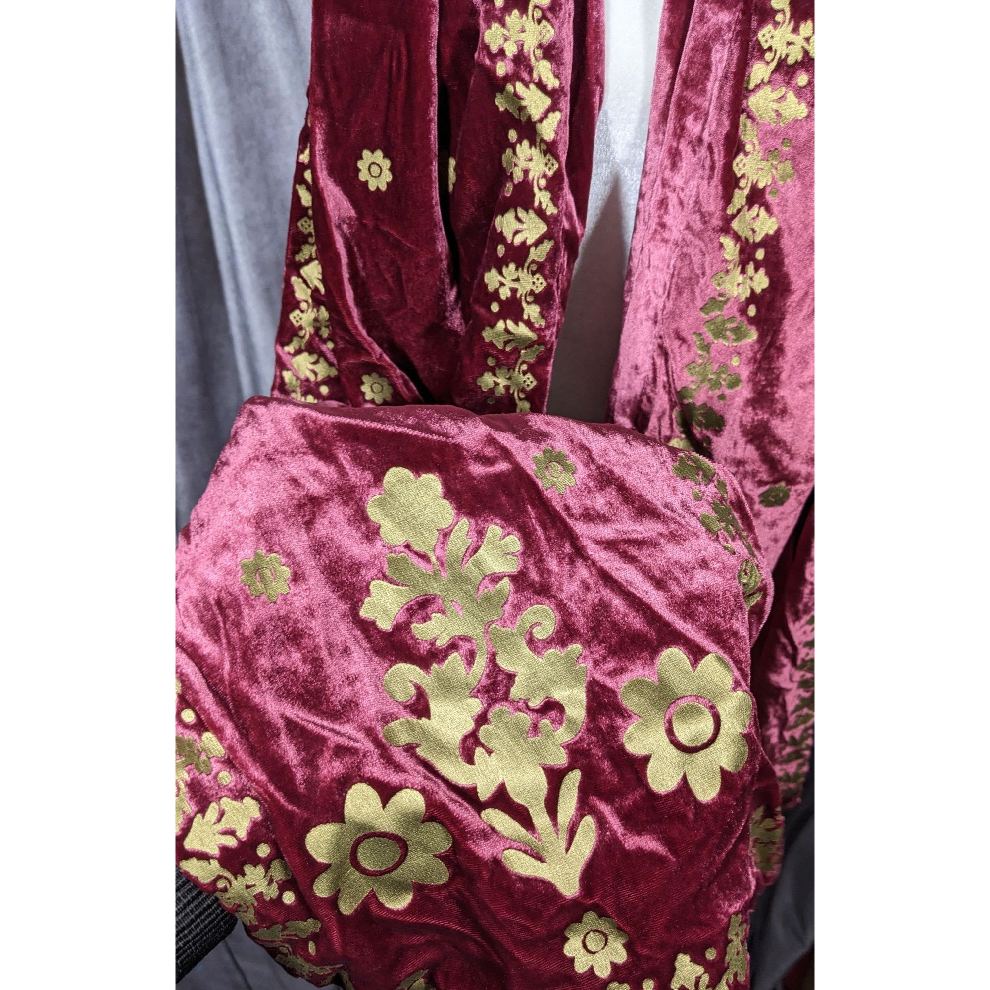 Other The Met Burgundy And Gold Velvet Royal Crest Scarf Size ONE SIZE - 9 Thumbnail