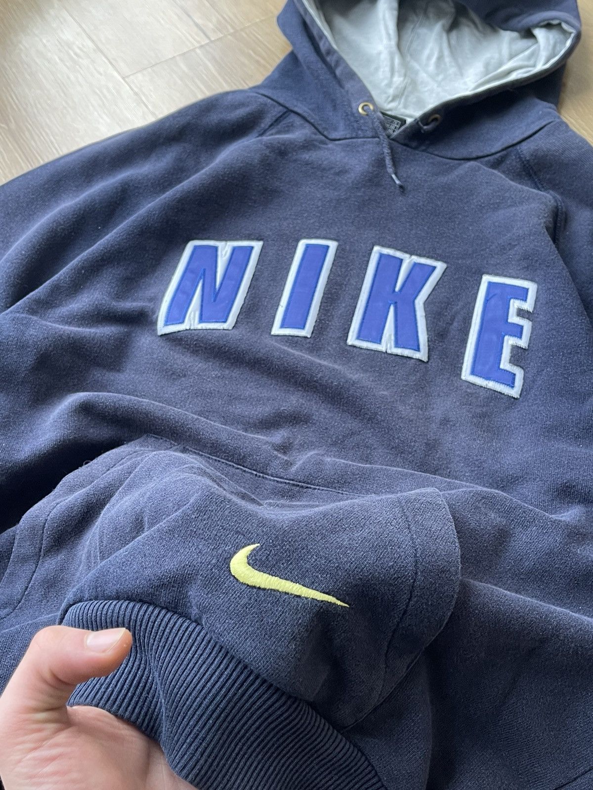 Nike Vintage 90s Nike Spellout Faded Boxy Hoodie Size US S / EU 44-46 / 1 - 4 Thumbnail