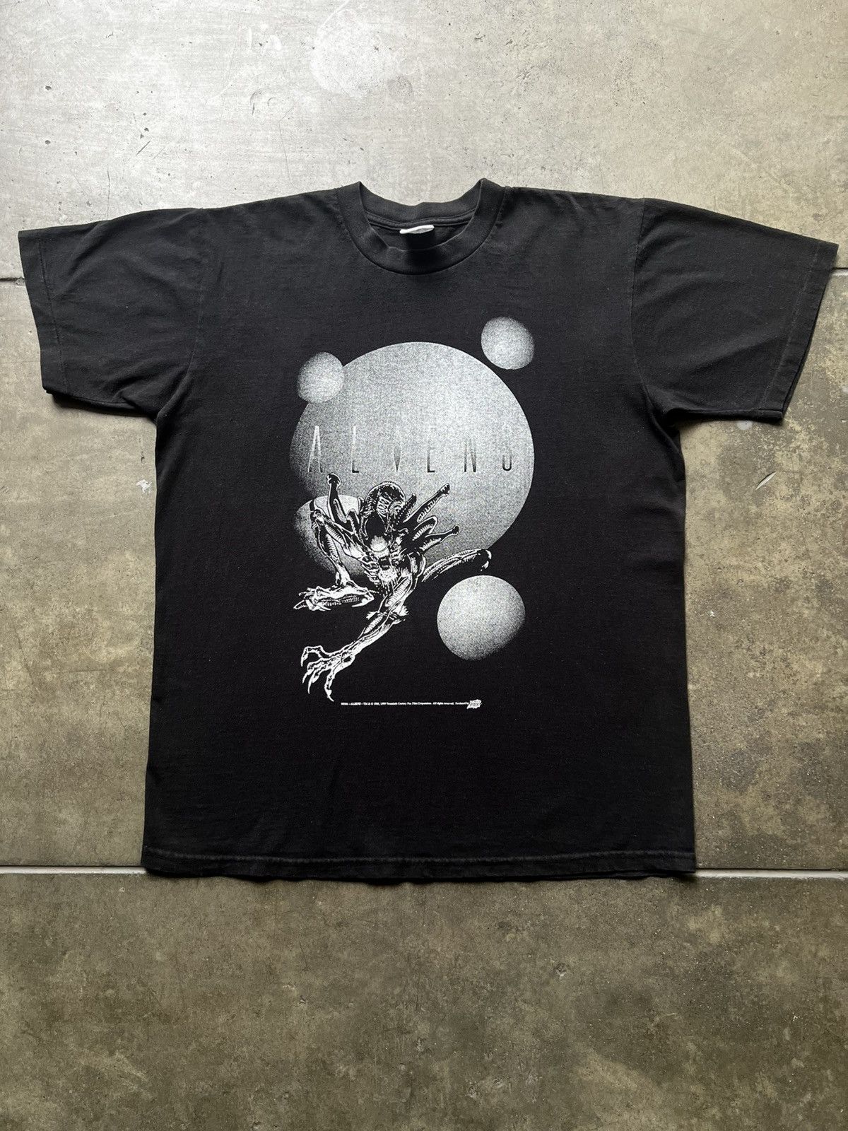 Vintage 1999 Aliens Comic Images Movie Tee Shirt Marvel Anime Rap Size US L / EU 52-54 / 3 - 1 Thumbnail