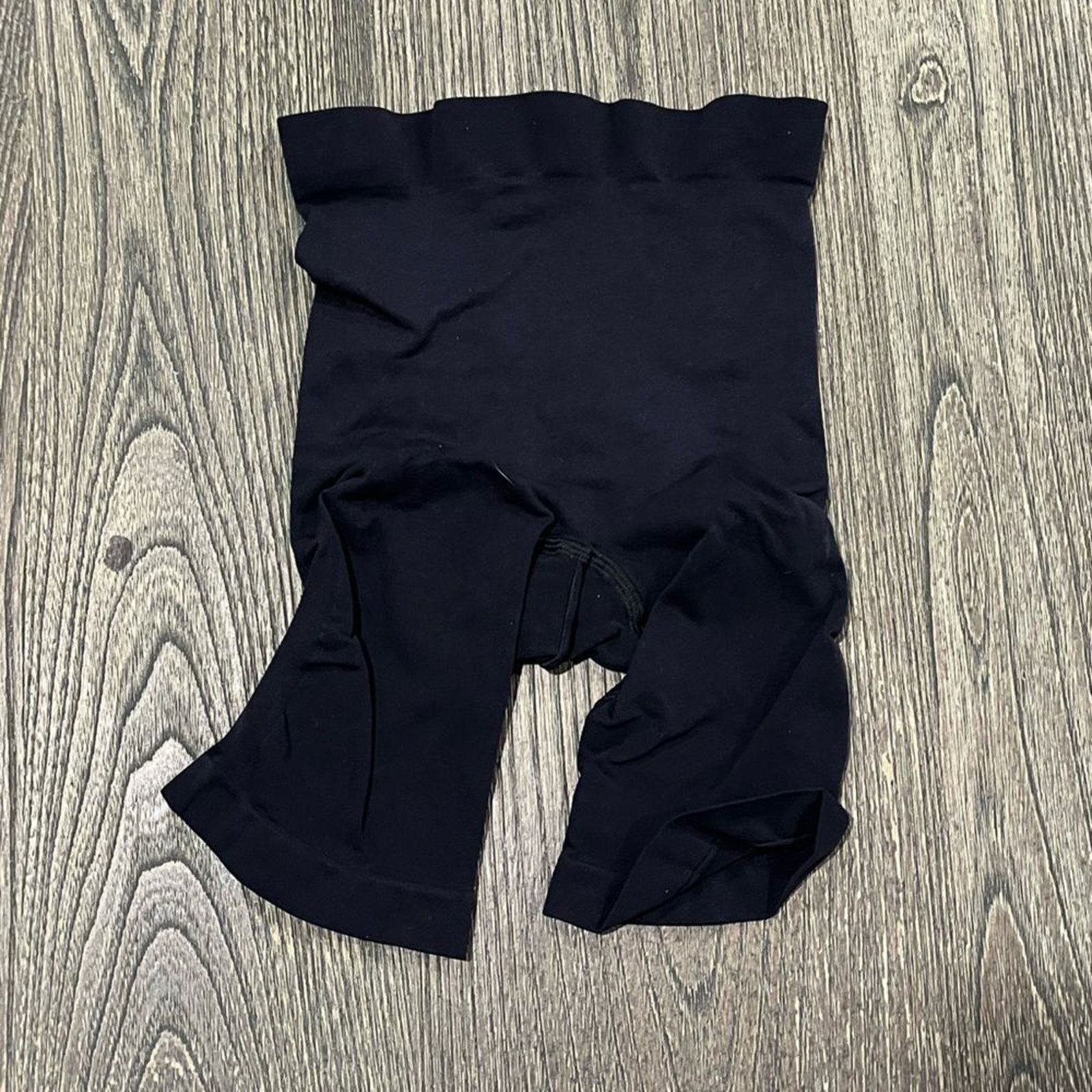 SKIMS NWOT Skims Shapewear Knee Shorts Mid Thigh Open Gusset Size ONE SIZE - 1 Thumbnail