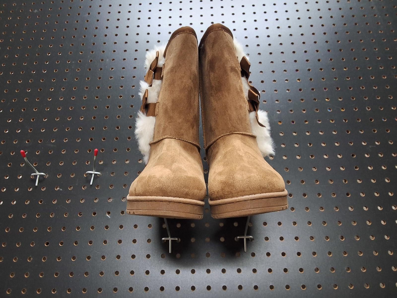 The Unbranded Brand Cozy & Cute Women's Winter Boots - Act Fast! Size US 7 / IT 37 - 3 Thumbnail