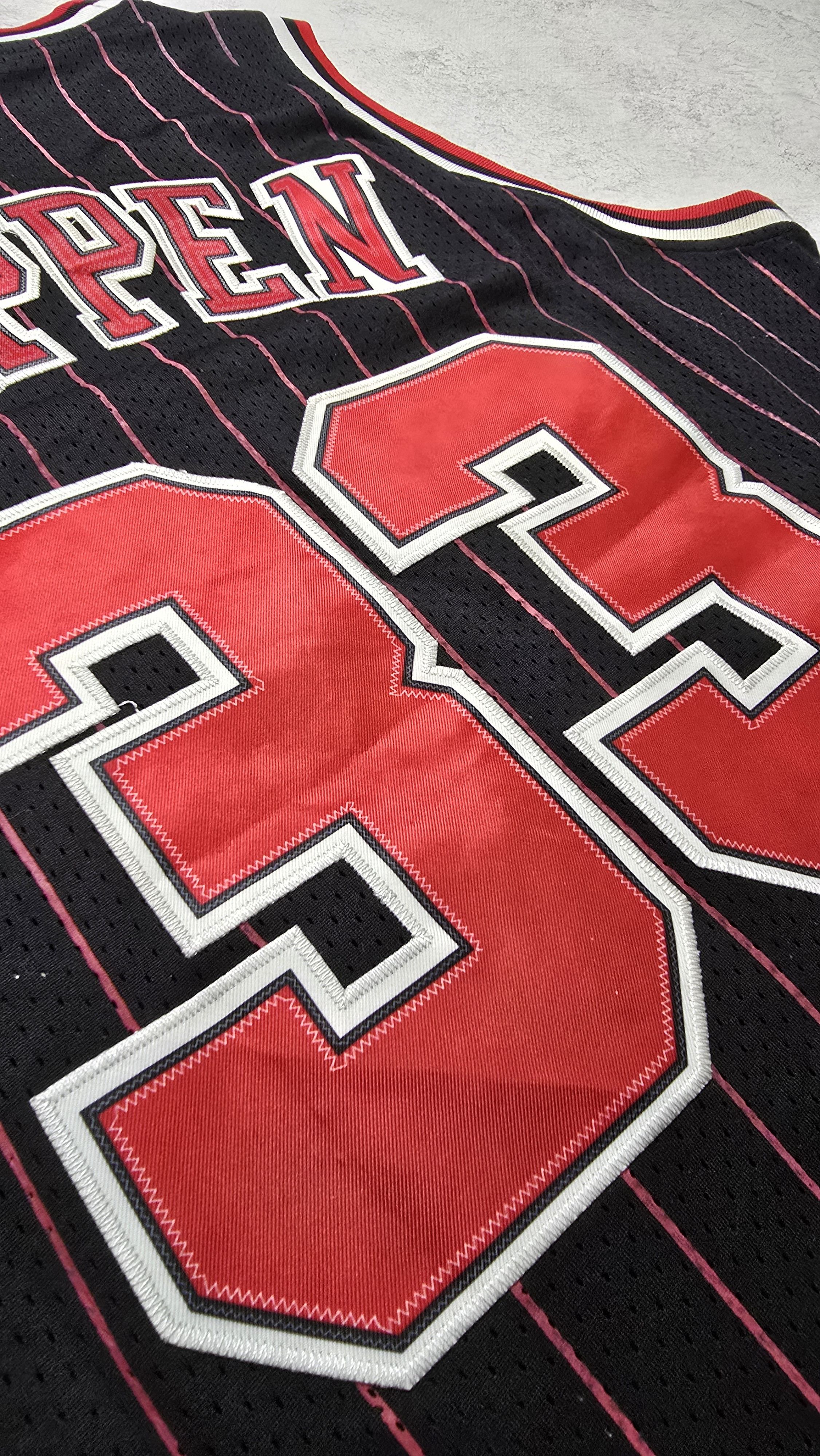 Adidas Scottie Pippen #33 NBA Chicago Bulls 1995 96 Jersey Size US S / EU 44-46 / 1 - 6 Thumbnail