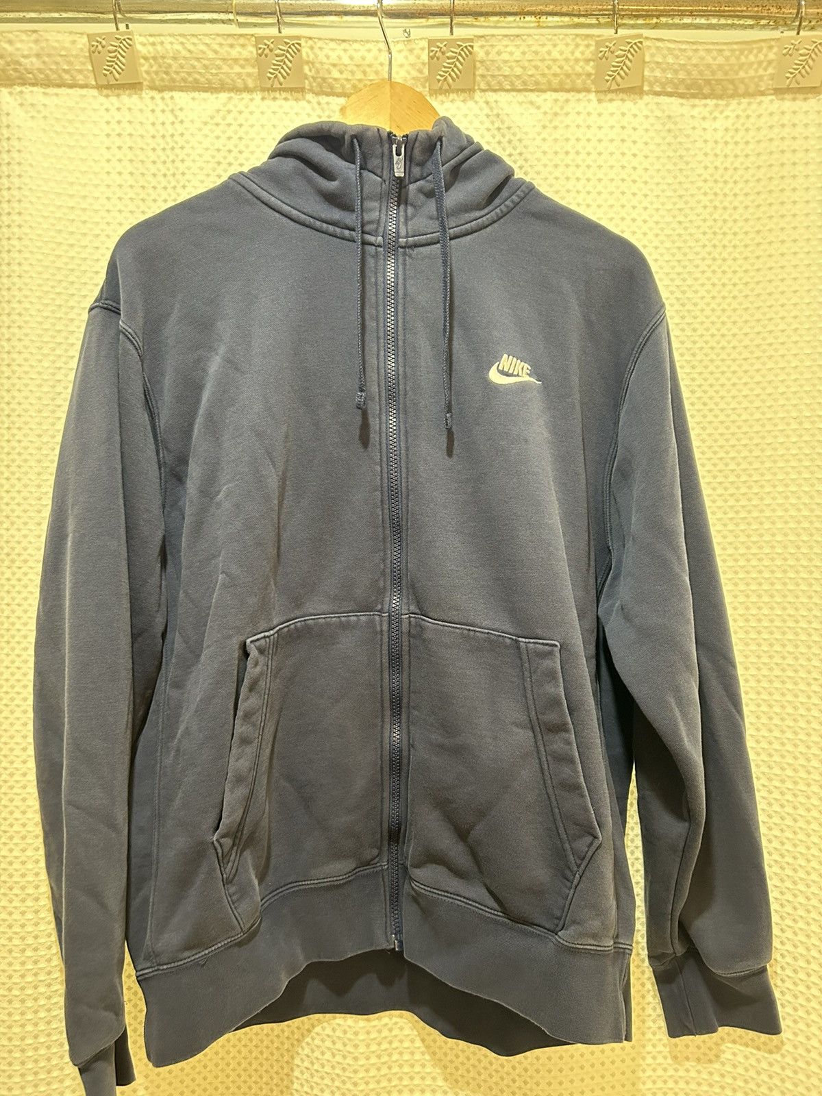 Nike ☀️NAVY NIKE HOODIE VINTAGE Y2K☀️ Size US L / EU 52-54 / 3 - 1 Thumbnail