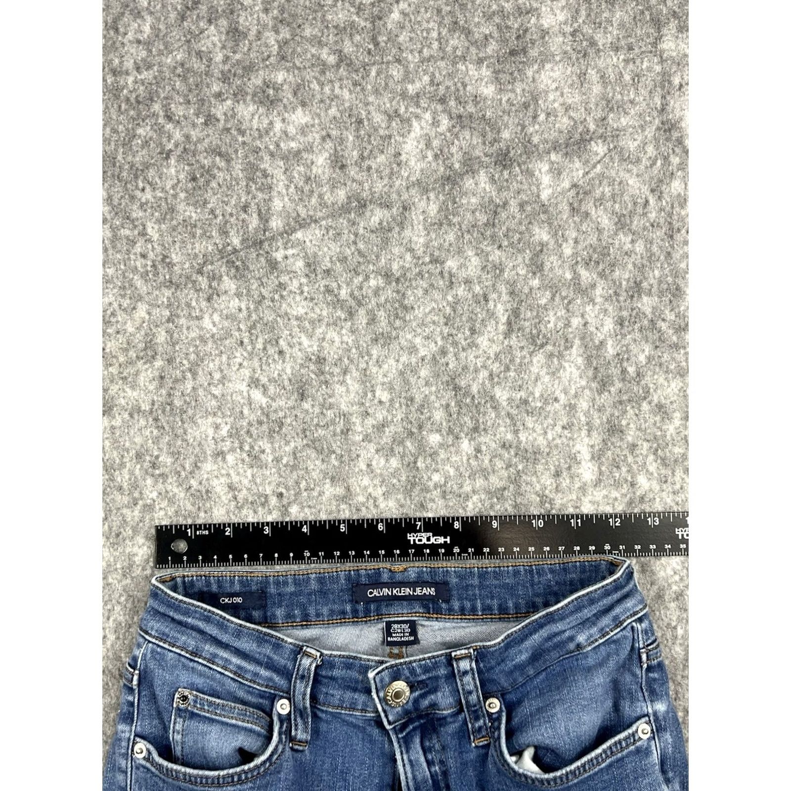 Calvin Klein VINTAGE Calvin Klein Jeans Womens Slim Fit Mid-Rise Blue 28x30 Slim 5-Pocket Logo Denim Distressed No Size 28" / US 6 / IT 42 - 4 Thumbnail