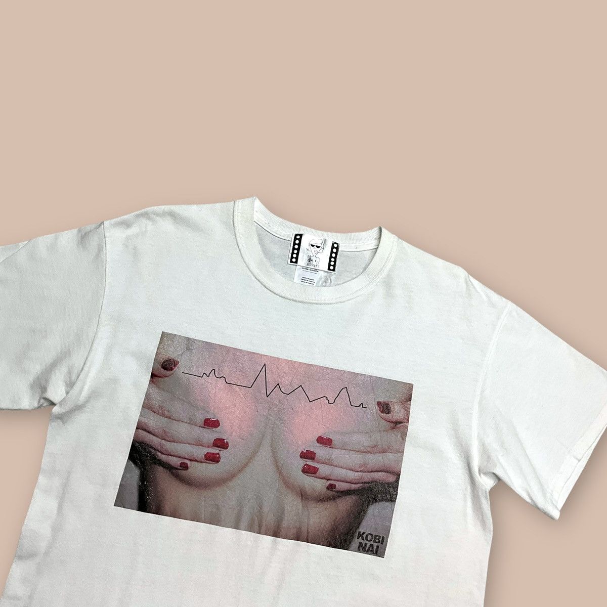 Japanese Brand KOBINAI "Breast" White Tee Size US M / EU 48-50 / 2 - 3 Thumbnail