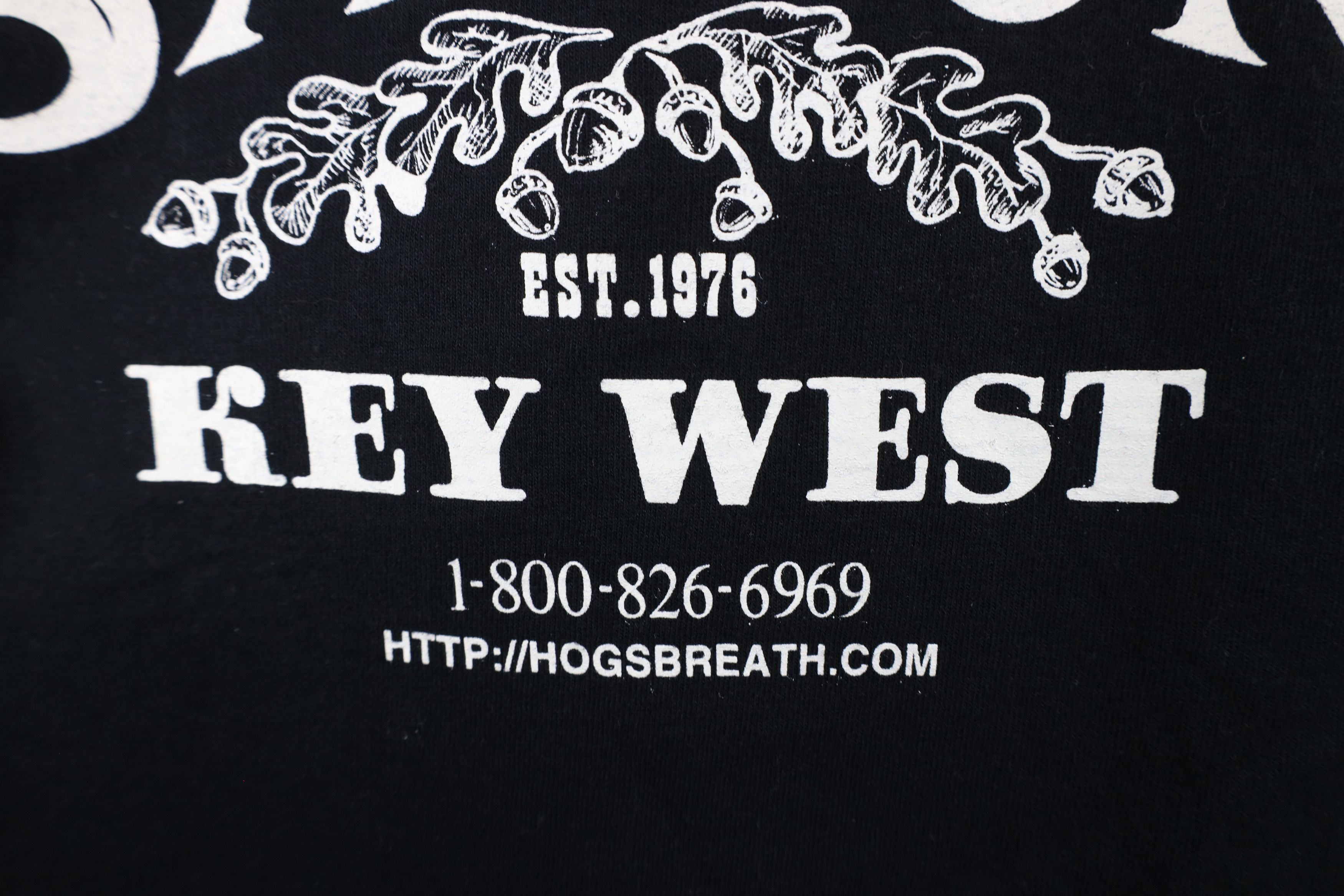 Vintage Vintage 90s Streetwear Spell Out Hogs Breath Saloon T-Shirt Size US L / EU 52-54 / 3 - 7 Thumbnail