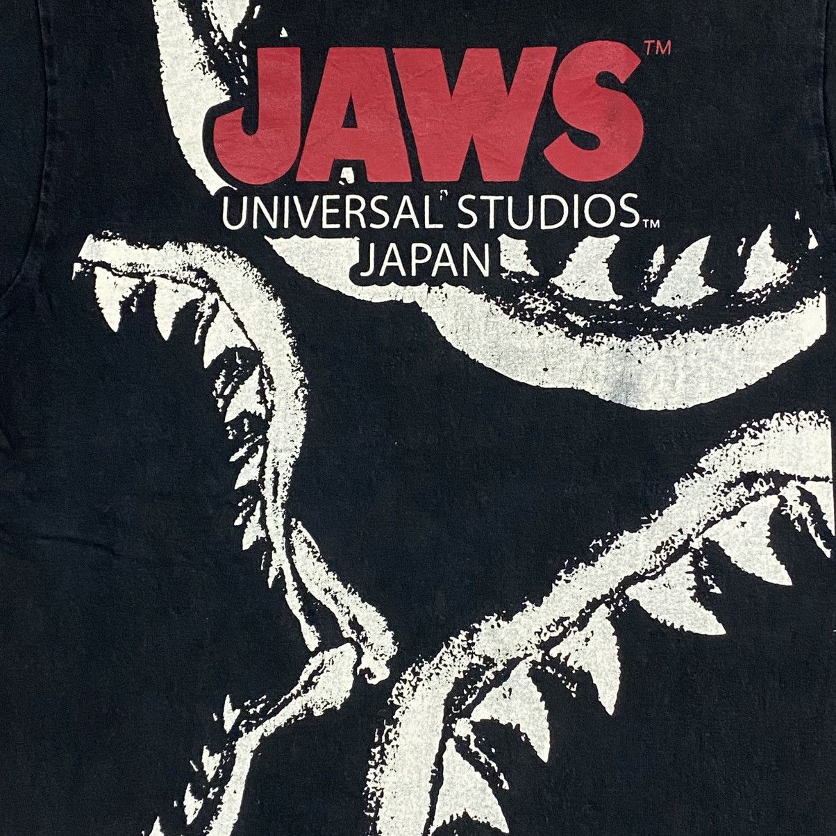 Universal Studios Vintage movie jaws big print film Size US M / EU 48-50 / 2 - 2 Thumbnail