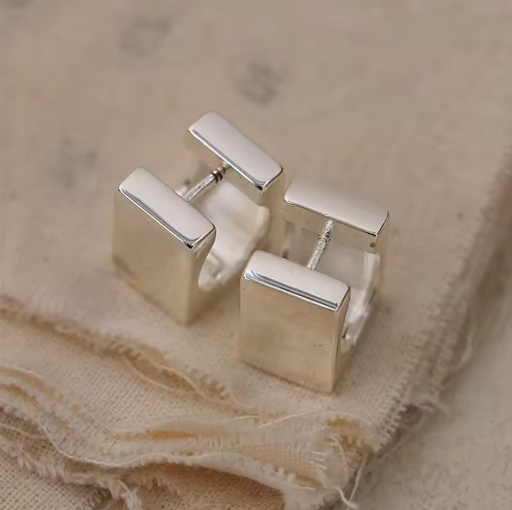 Jewelry Minimalist Hoop Simple Square Geometric Earrings Size ONE SIZE - 2 Thumbnail
