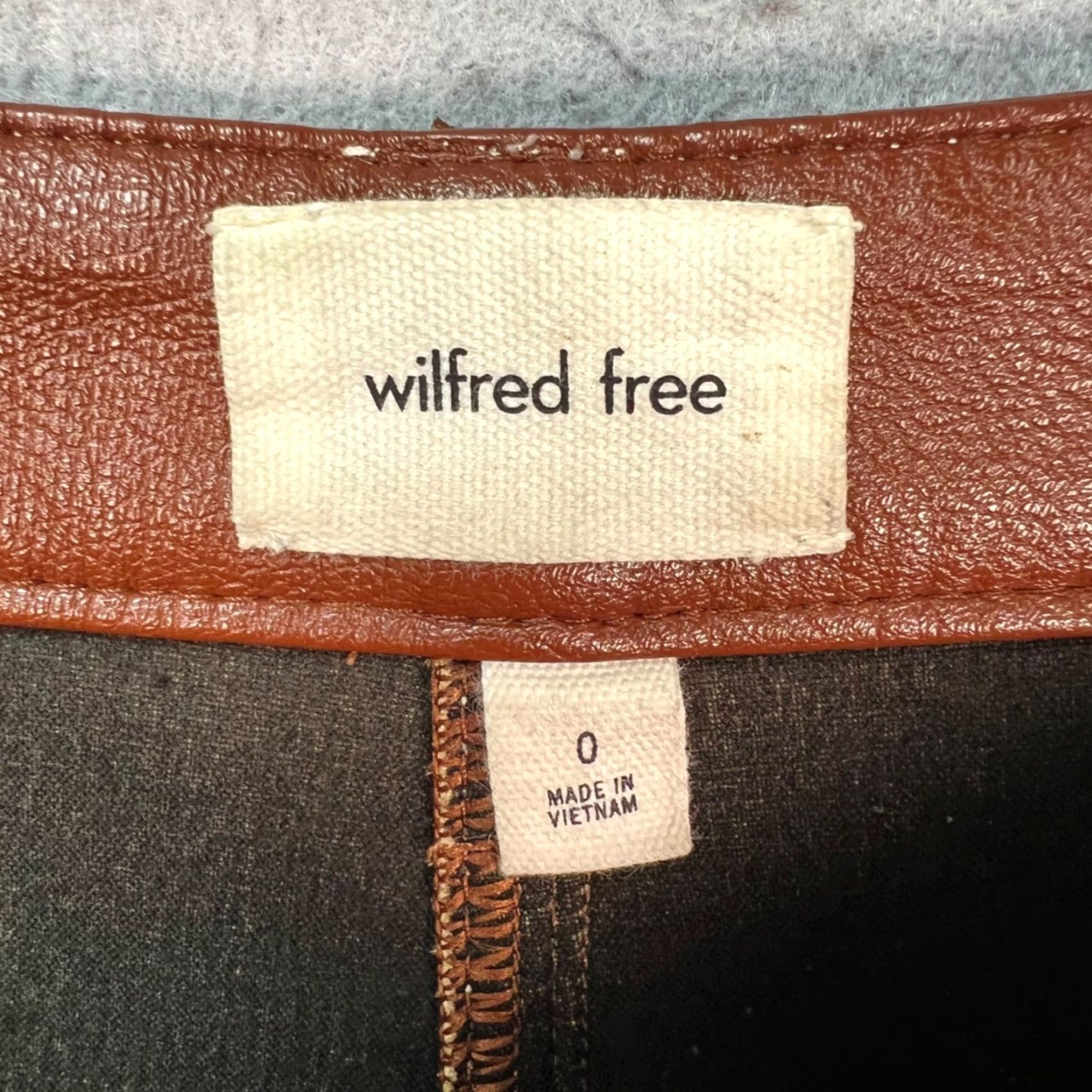 Vintage Wilfred High-Waisted Brown Faux Leather Pants Straight Leg Womens Size 0 Dress Pants Pockets 27in Inseam Polyurethane Leather Polyester Size 25" / US 0 / IT 36 - 3 Thumbnail