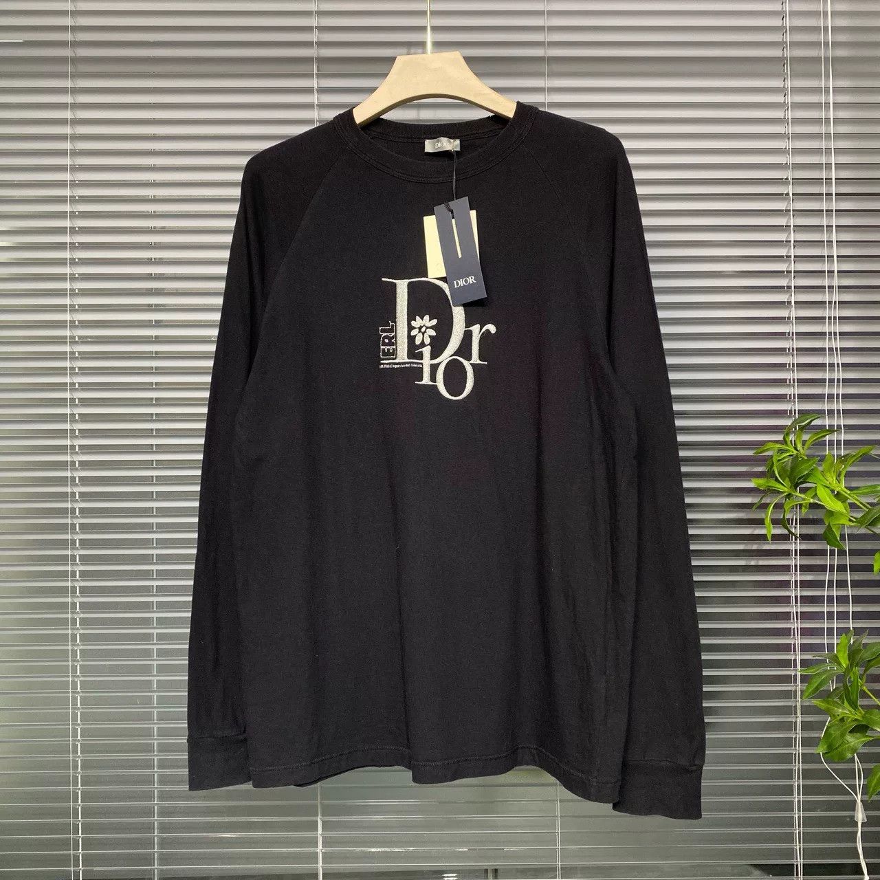Dior DIOR x Erl Silver Logo Long-Sleeve Tee Size US S / EU 44-46 / 1 - 1 Thumbnail