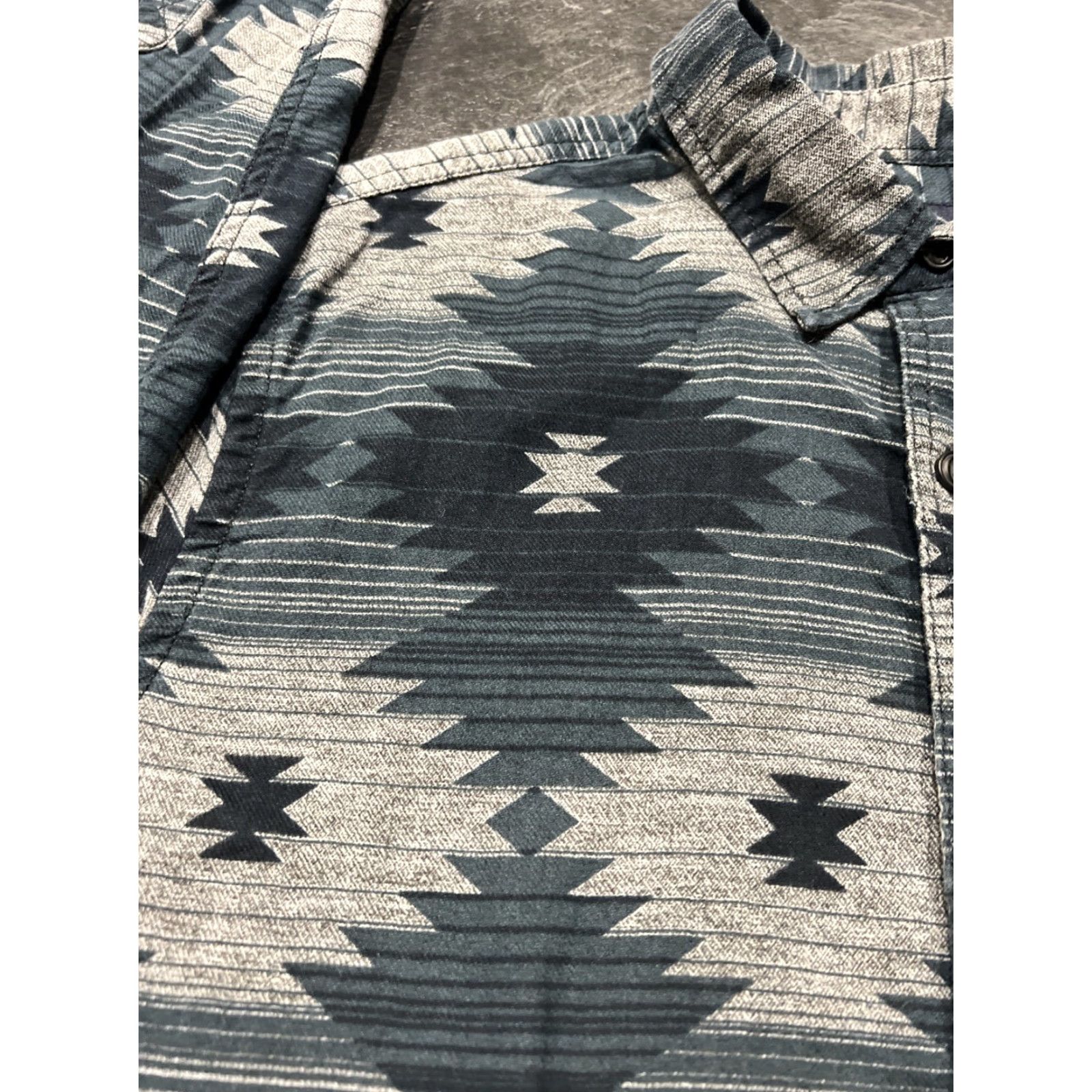 American Eagle Outfitters American Eagle Outfitters Shirt Mens L Long Sleeve Gray Blue Aztec Southwestern Geometric Button-Up Collared Pocket Western Casual Size US L / EU 52-54 / 3 - 4 Thumbnail