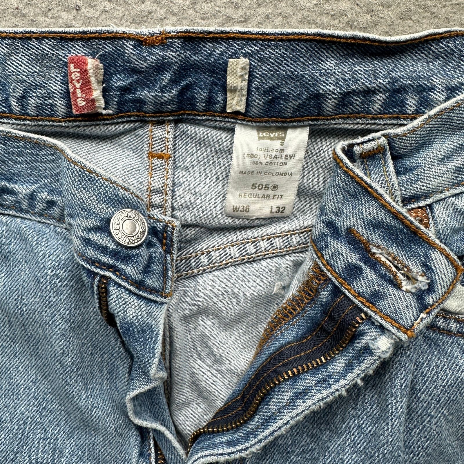 Levi's Levis 505 Light Wash Jeans Mens 36x32 Regular Fit Blue Size US 36 / EU 52 - 3 Thumbnail