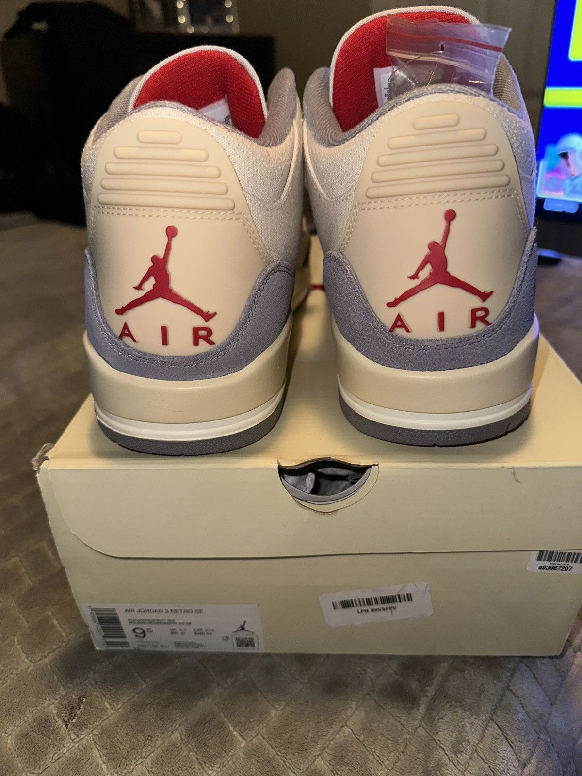 Jordan Brand × Nike Air Jordan Retro 3 SE Muslin Size US 9.5 / EU 42-43 - 3 Thumbnail
