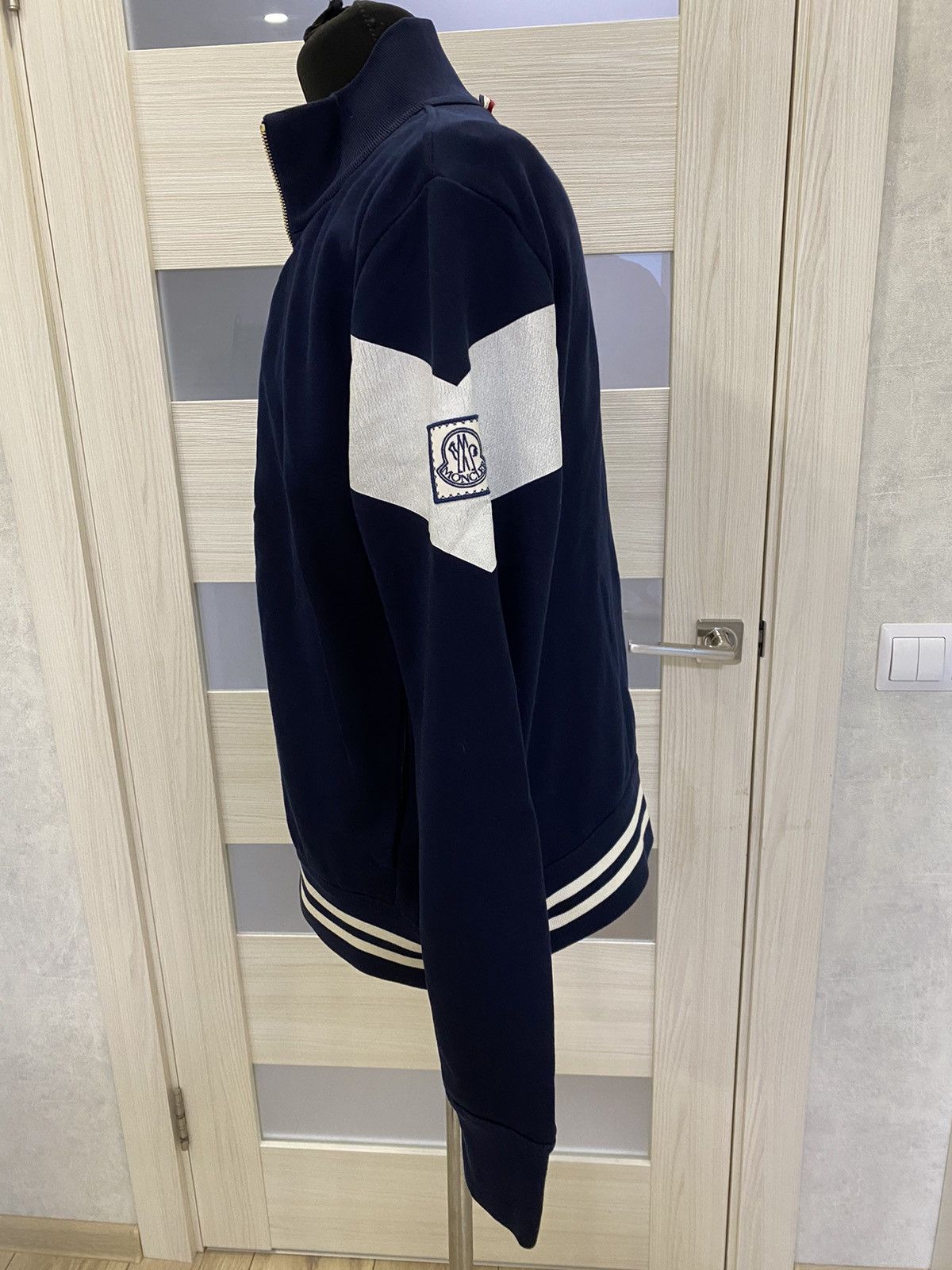 image of Moncler Gamme Bleu Men Track Top Jacket in Navy (Size Medium)