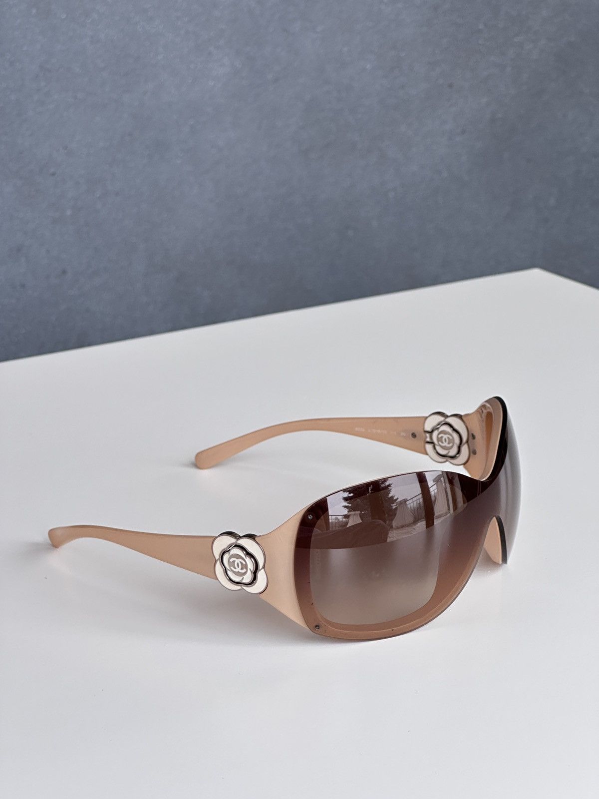 Chanel CHANEL Oval CC Camellia Logo Beige Sunglasses 6032 Size ONE SIZE - 4 Thumbnail
