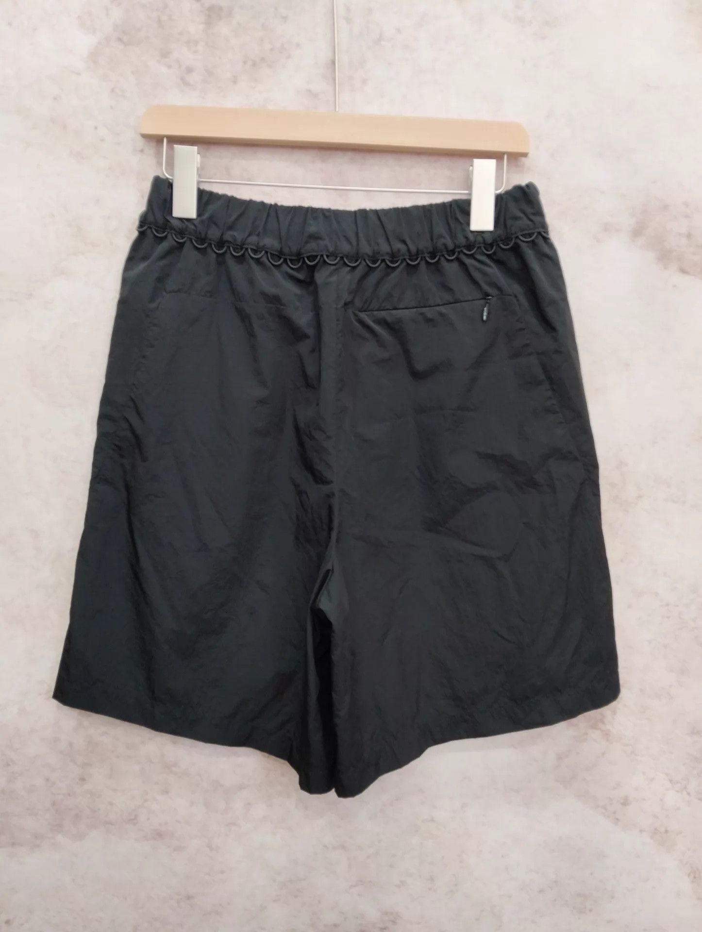 Louis Vuitton Louis Vuitton Nylon Casual Zip Pocket Shorts 38 95 New Size 27" / US 4 / IT 40 - 2 Thumbnail