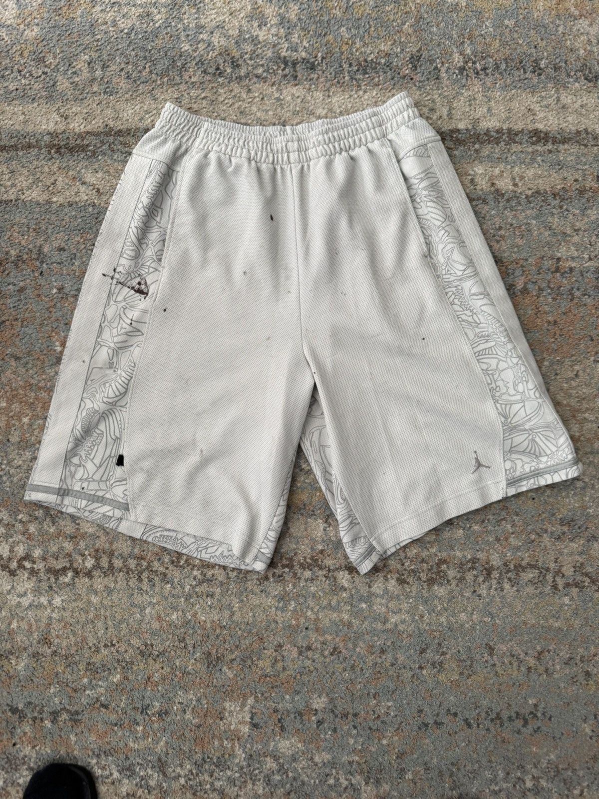 Jordan Brand Super Baggy Thrashed Jordan Hoop Shorts 2XL White Size US 34 / EU 50 - 1 Thumbnail