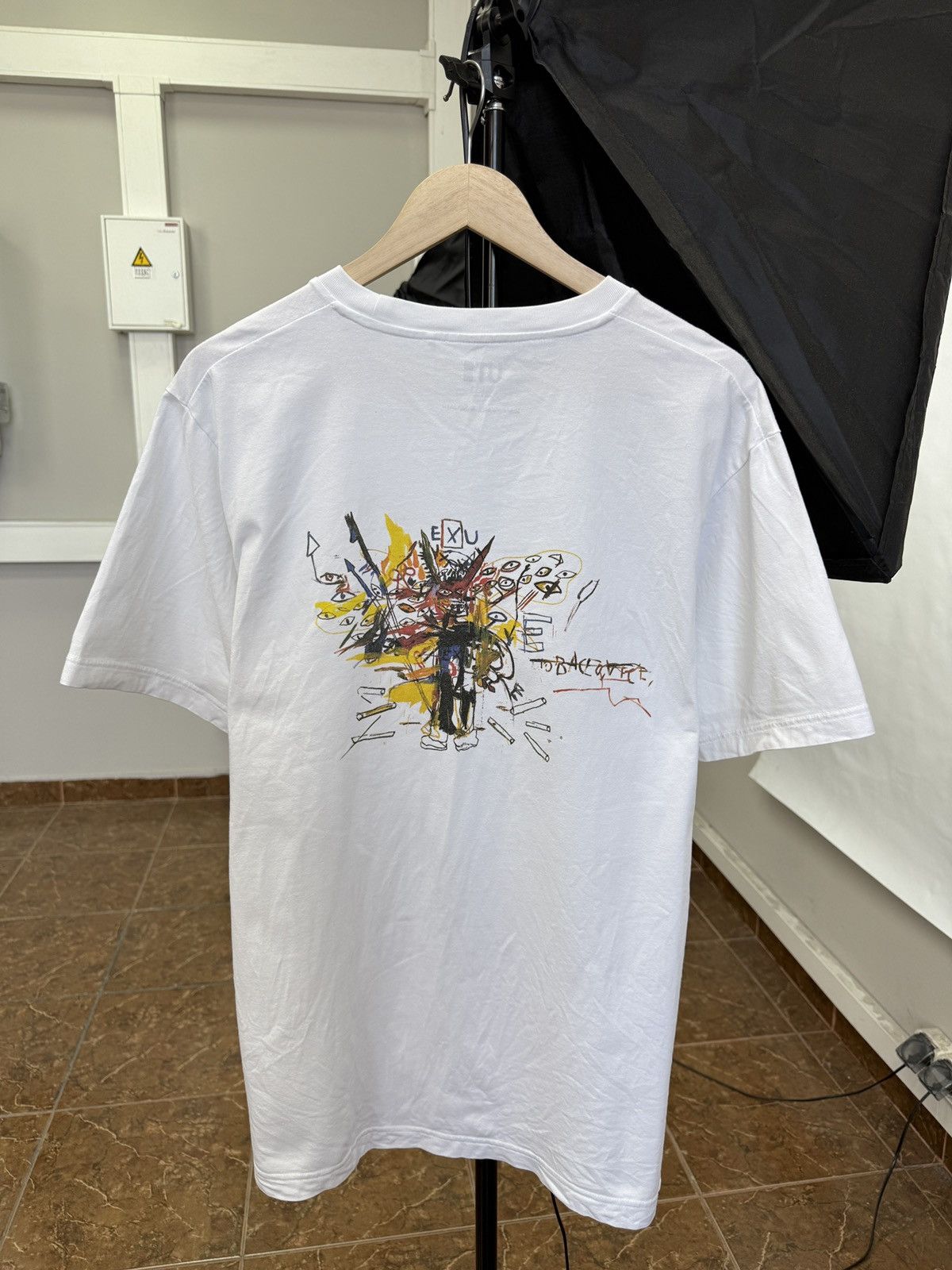 Uniqlo Y2K Uniqlo Jean Michel Basquiat Avant Garde Art T-Shirt Rare Size US XL / EU 56 / 4 - 1 Thumbnail