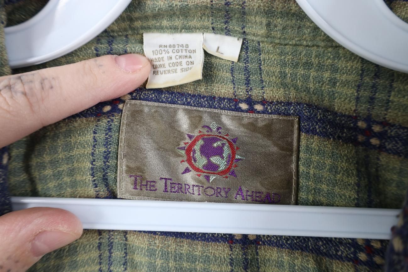 Vintage Vintage 90s The Territory Ahead Weave Geometric Button Shirt Size US L / EU 52-54 / 3 - 8 Thumbnail