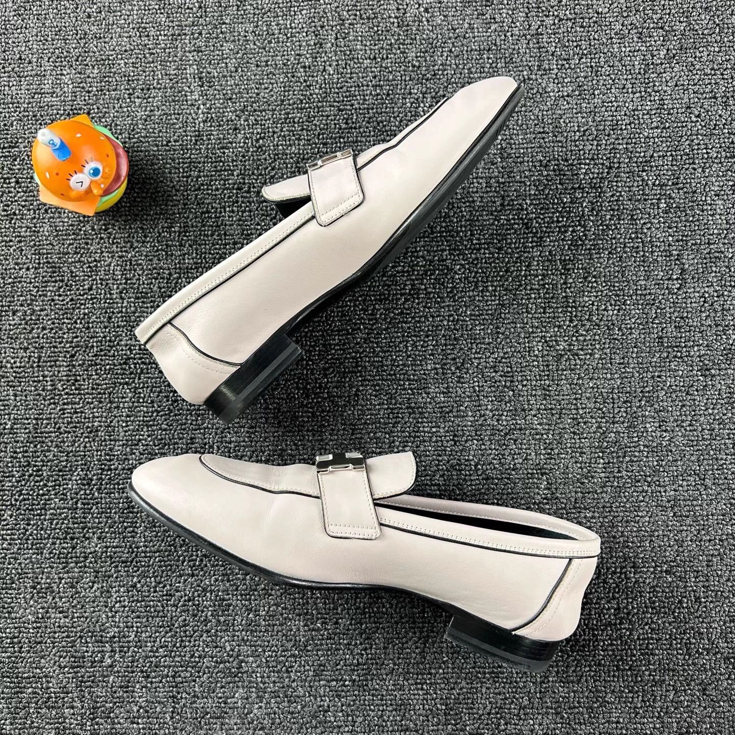 Hermes Hermes Silver Buckle Loafers Size 35 Size US 4 / IT 34 - 3 Thumbnail