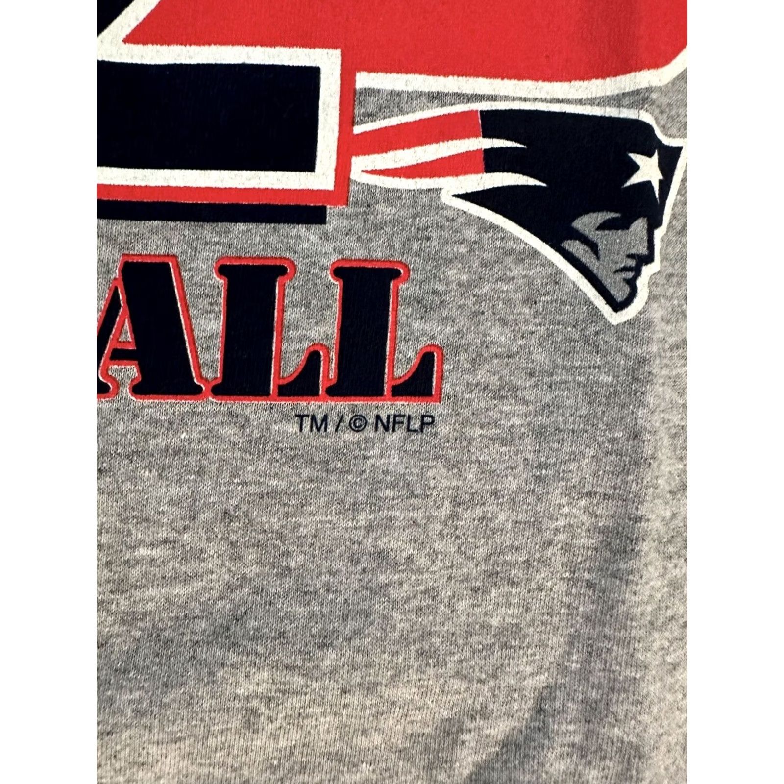 NFL VINTAGE Tom Brady New England Patriots NFL Football T-Shirt Large Gray 2001 #12 Size US L / EU 52-54 / 3 - 4 Thumbnail