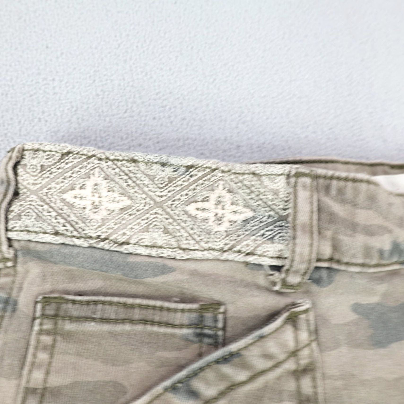 Anthropologie VINTAGE Anthropologie Brown Camo Pants Womens 28 Cropped Embroidered Utility Casual Workwear Size 28" / US 6 / IT 42 - 4 Thumbnail