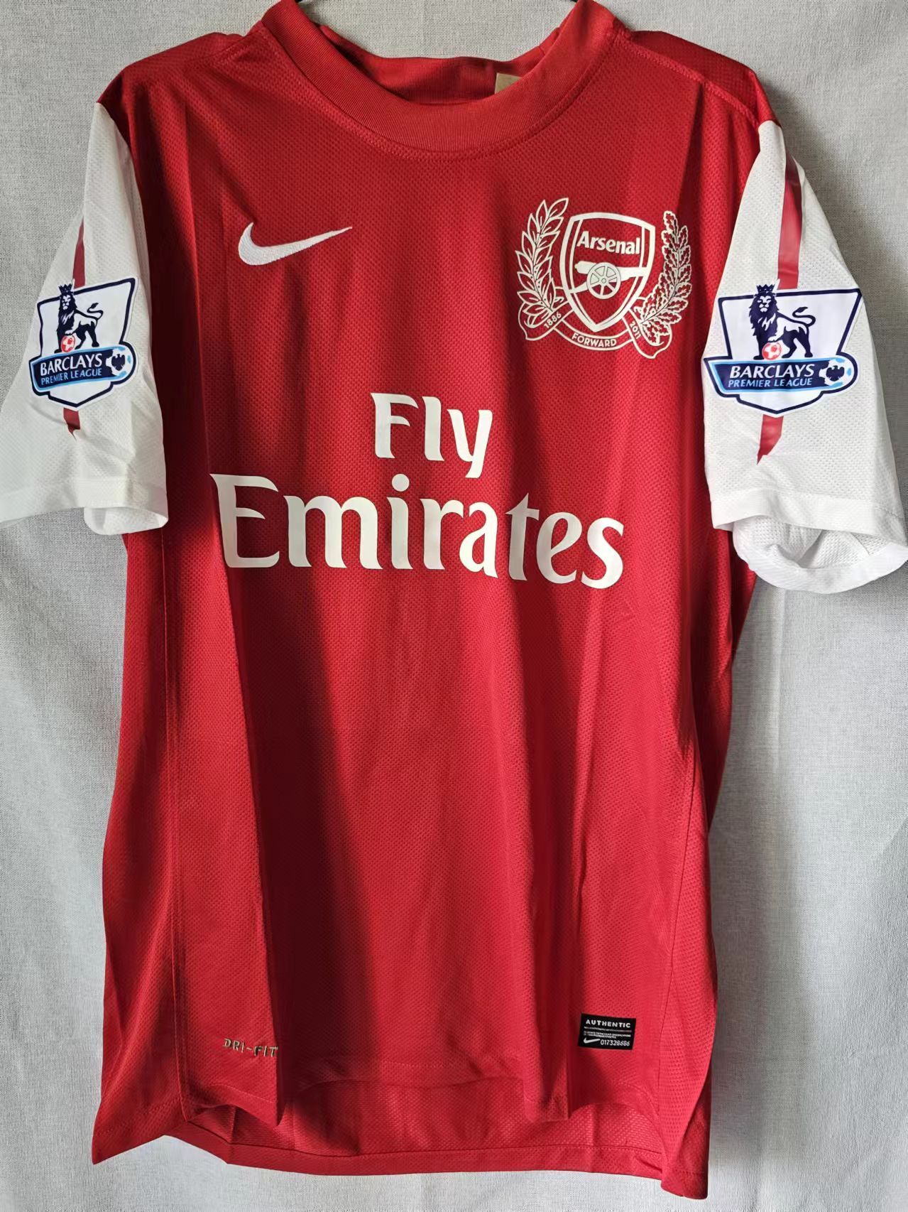 Other 2011 12 Arsenal #10 van Persie Jersey M Size US M / EU 48-50 / 2 - 2 Thumbnail