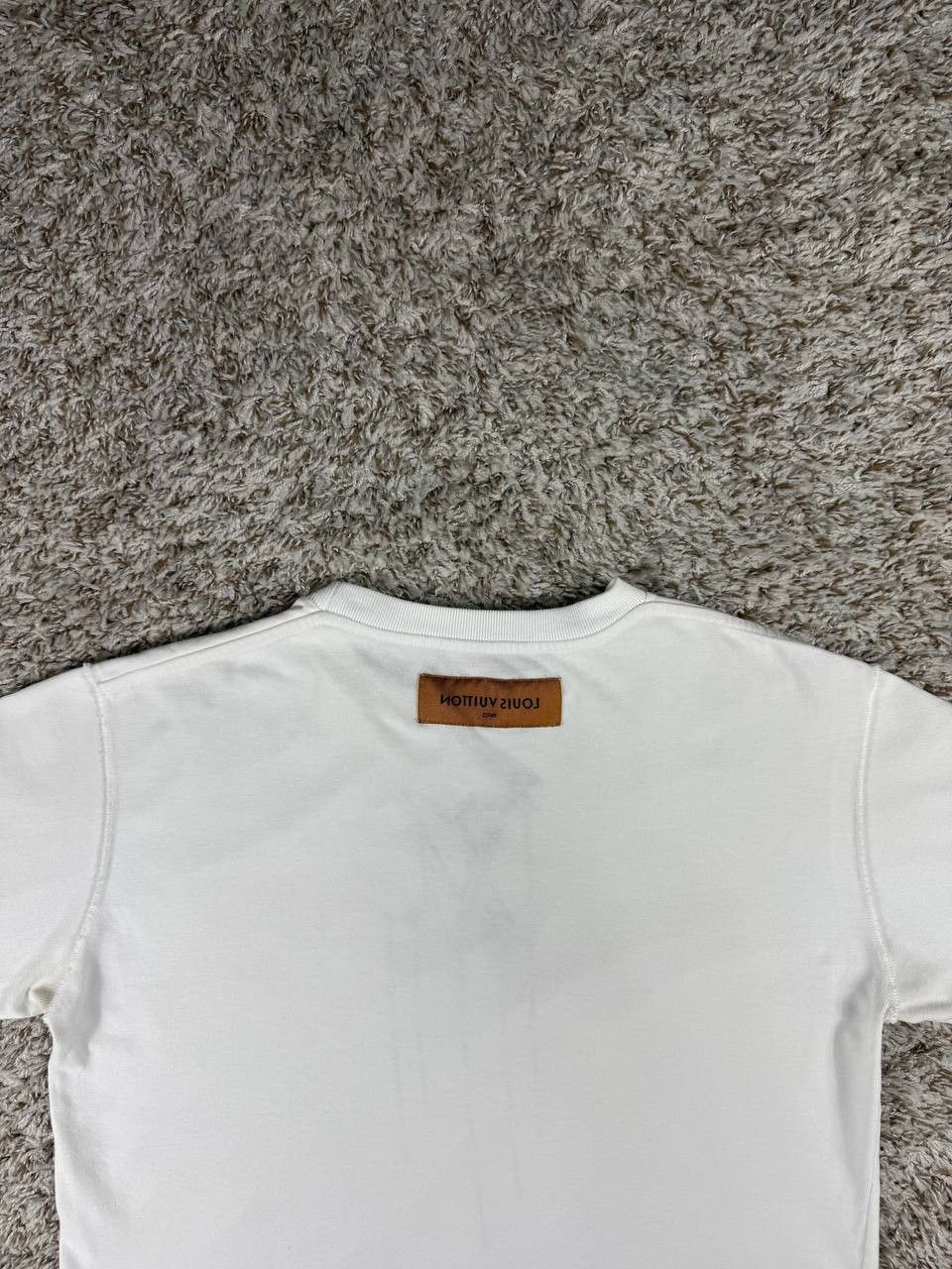 Louis Vuitton Louis Vuitton LV Pendant Crew Neck Short Sleeve T-Shirt Size US S / EU 44-46 / 1 - 14 Thumbnail