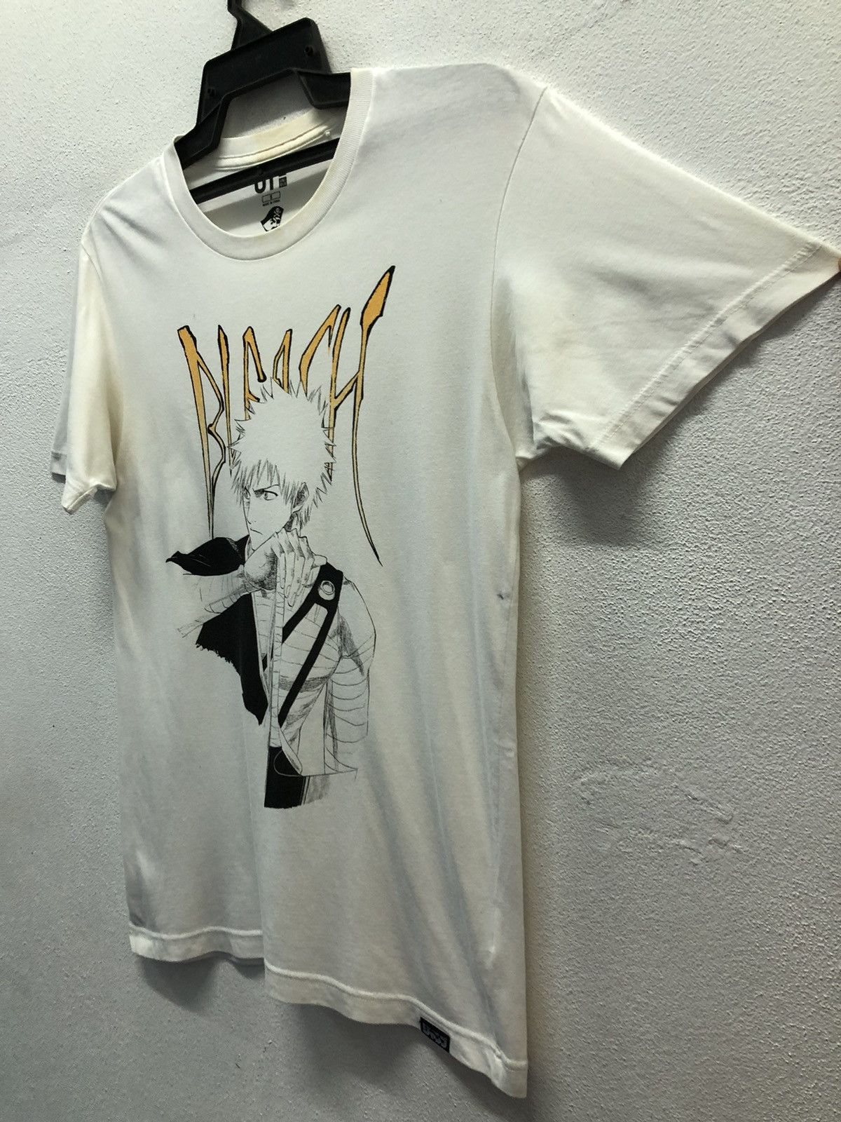 Uniqlo Uniqlo Bleach Kurosaki Ichigo T-Shirt Size US S / EU 44-46 / 1 - 7 Thumbnail